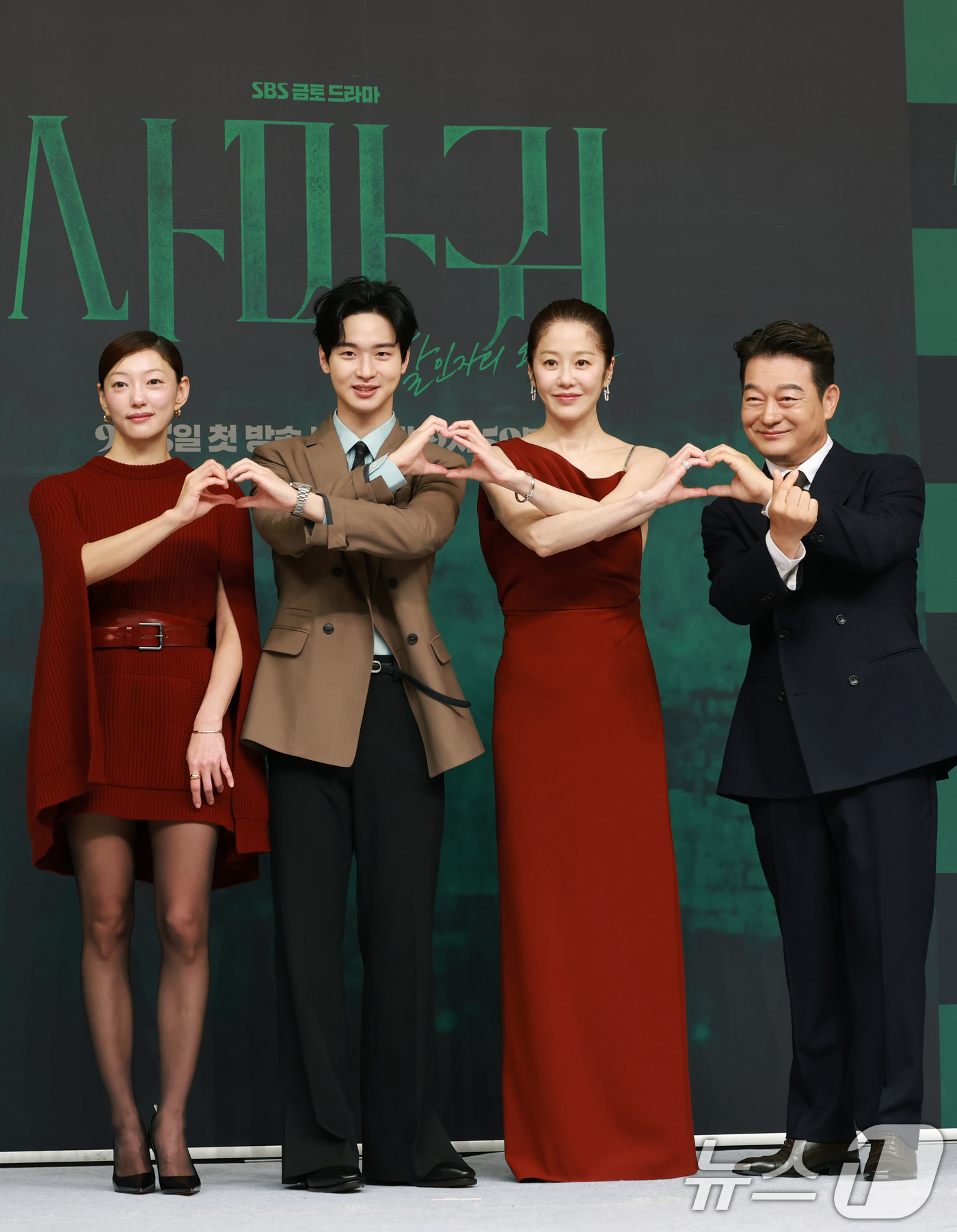 (서울=뉴스1) 권현진 기자 = 배우 이엘(왼쪽부터)과 장동윤, 고현정, 조성하가 4일 오후 서울 목동 SBS에서 열린 금토드라마 '사마귀: 살인자의 외출'(연출 변영주/극본 이영 …