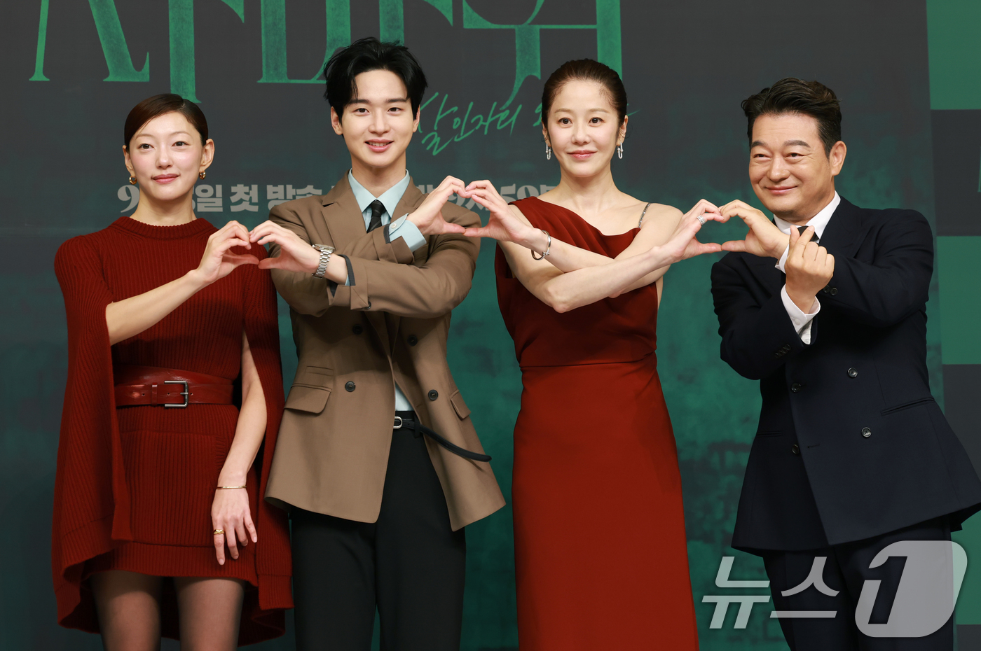 (서울=뉴스1) 권현진 기자 = 배우 이엘(왼쪽부터)과 장동윤, 고현정, 조성하가 4일 오후 서울 목동 SBS에서 열린 금토드라마 '사마귀: 살인자의 외출'(연출 변영주/극본 이영 …