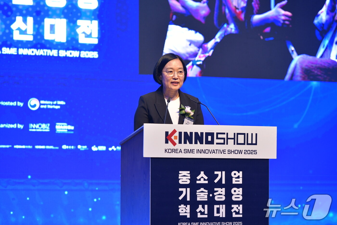 본문 이미지 - 한성숙 중소벤처기업부 장관이 4일 제주에서 열린 '중소기업 기술·경영혁신대전' 개막식에서 인사말을 하고 있다. (메인비즈협회 제공. 재판매 및 DB금지)