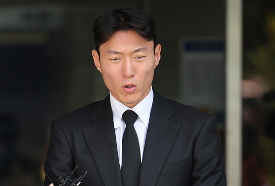 '황의조 수사정보 유출' 경찰관…대법 "충분한 증명 없어 다시 판단"