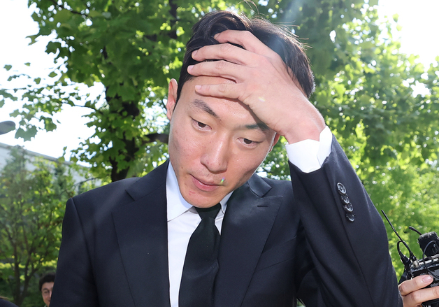 '황의조 수사정보 유출' 경찰관 1심 무죄→2심 징역 1년