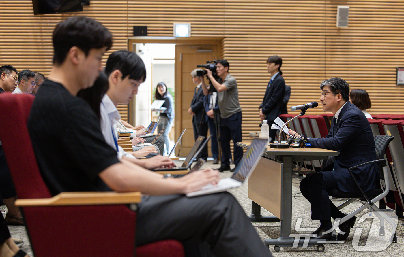 (서울=뉴스1) 이재명 기자 = 류덕현 대통령실 재정기획보좌관이 4일 서울 용산 대통령실에서 열린 기자간담회에서 발언을 하고 있다. 2025.9.4/뉴스1