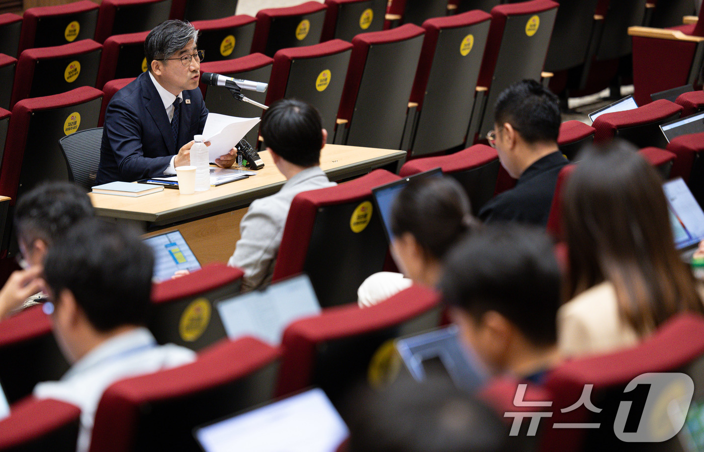 (서울=뉴스1) 이재명 기자 = 류덕현 대통령실 재정기획보좌관이 4일 서울 용산 대통령실에서 열린 기자간담회에서 발언을 하고 있다. 2025.9.4/뉴스1