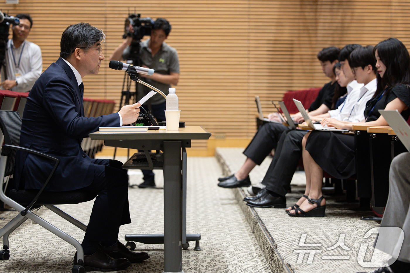 (서울=뉴스1) 이재명 기자 = 류덕현 대통령실 재정기획보좌관이 4일 서울 용산 대통령실에서 열린 기자간담회에서 발언을 하고 있다. 2025.9.4/뉴스1