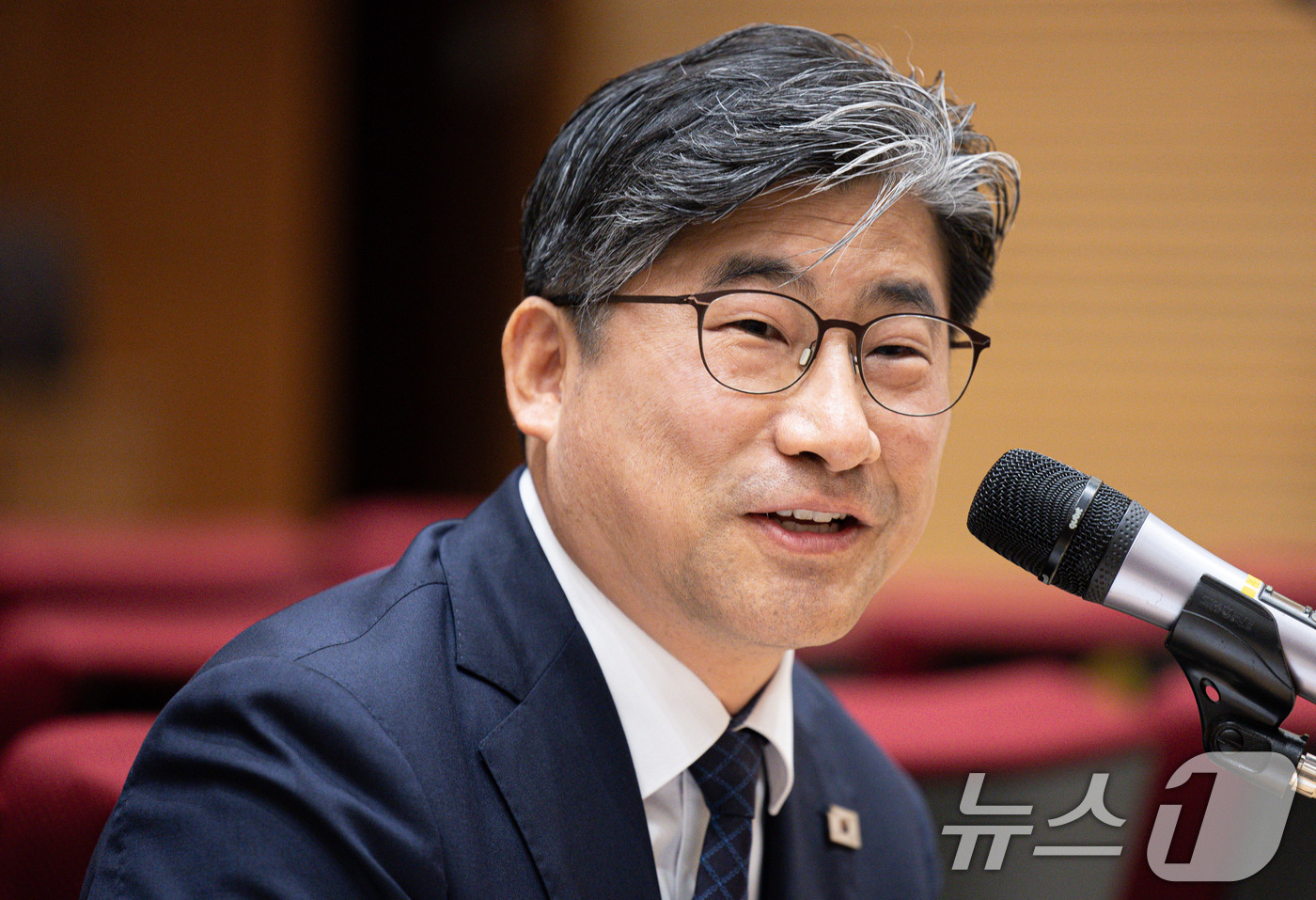 (서울=뉴스1) 이재명 기자 = 류덕현 대통령실 재정기획보좌관이 4일 서울 용산 대통령실에서 열린 기자간담회에서 발언을 하고 있다. 2025.9.4/뉴스1