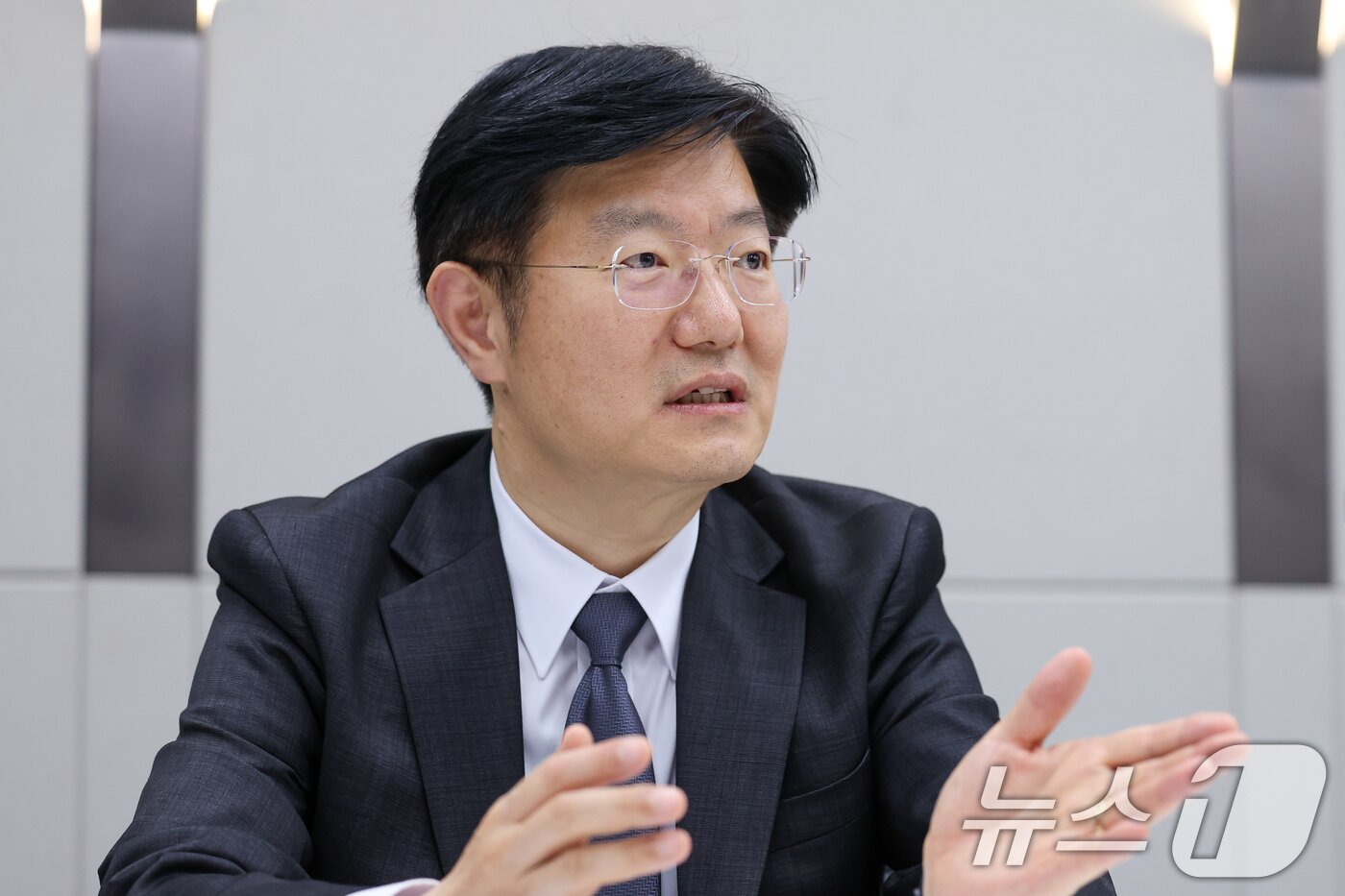 본문 이미지 - 이영기 위더피플 법률사무소 외국변호사가 4일 서울 서대문구 위더피플 법률사무소에서 구글·애플 상대 인앱 결제 수수료 소송 관련 뉴스1과 인터뷰를 하고 있다. 2025.9.4/뉴스1 ⓒ News1 안은나 기자