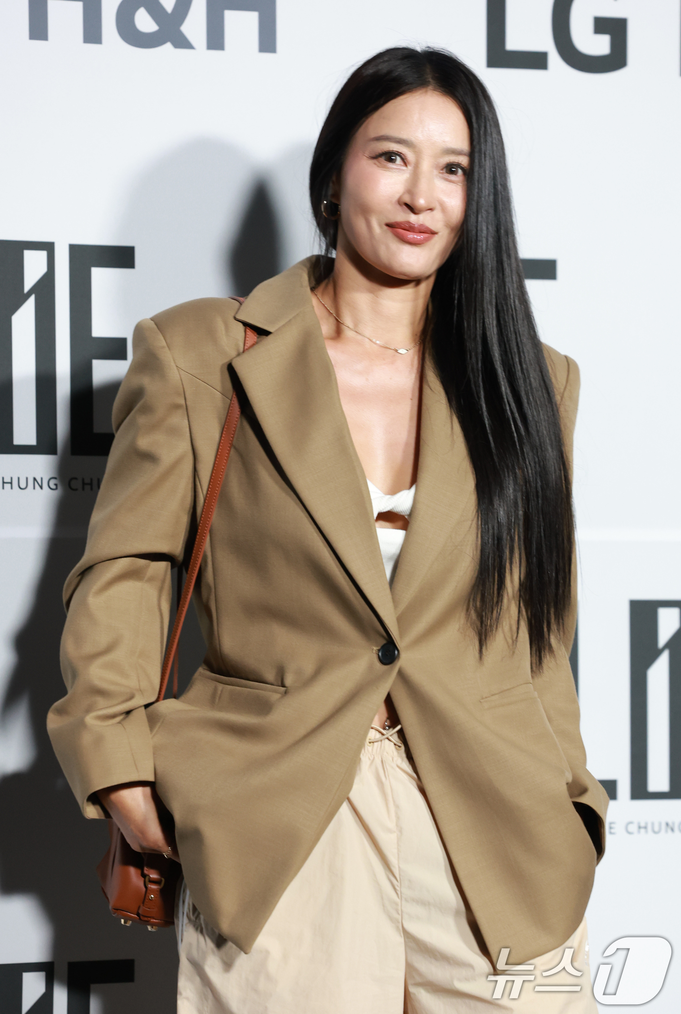 (서울=뉴스1) 권현진 기자 = 가수 황보가 4일 서울 중구 동대문디자인플라자(DDP)에서 열린 2026 S/S서울패션위크 라이(LIE) 패션쇼에 참석해 포즈를 취하고 있다. 20 …