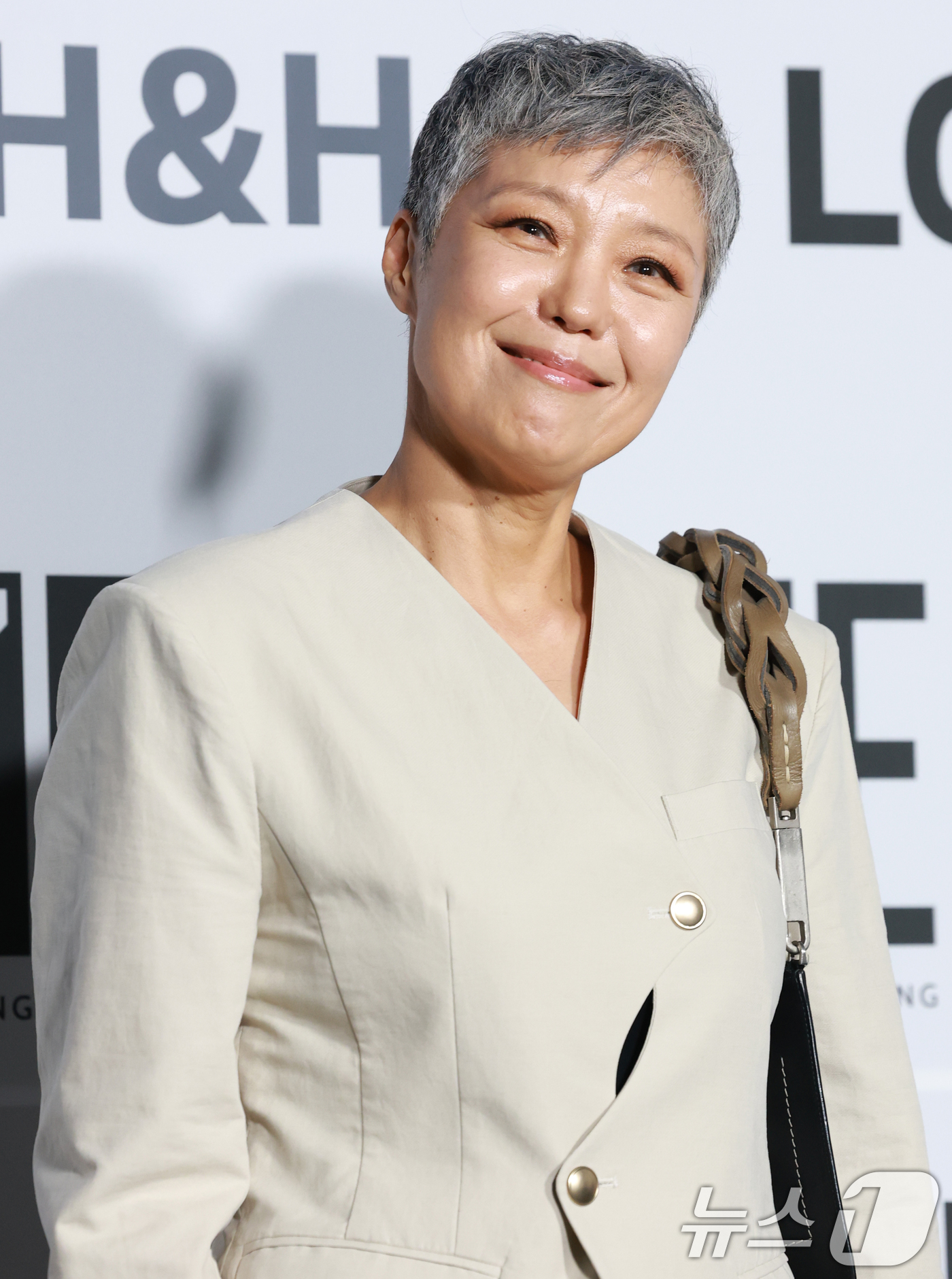 (서울=뉴스1) 권현진 기자 = 가수 이은미가 4일 서울 중구 동대문디자인플라자(DDP)에서 열린 2026 S/S서울패션위크 라이(LIE) 패션쇼에 참석해 포즈를 취하고 있다. 2 …