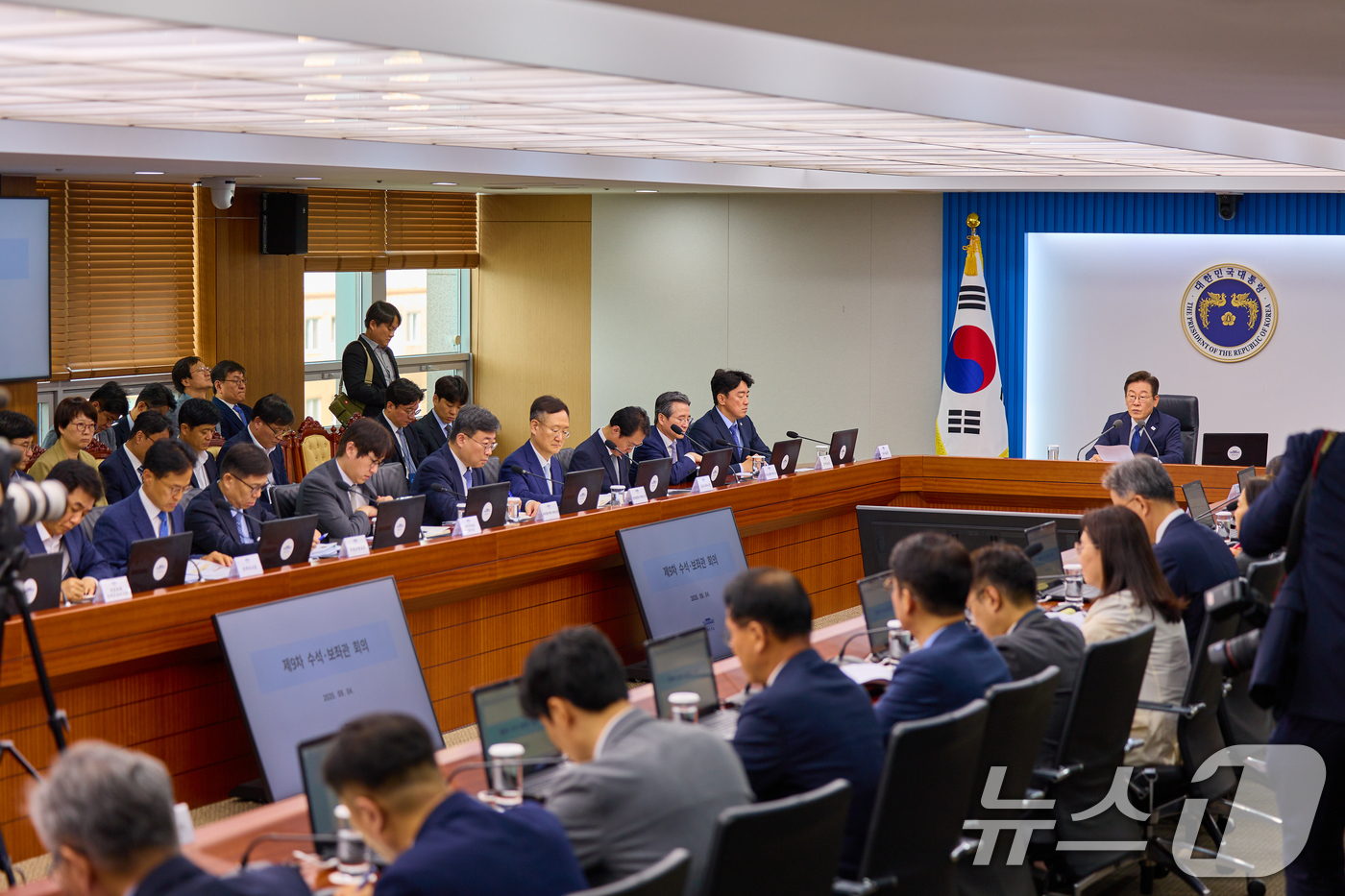 (서울=뉴스1) 허경 기자 = 이재명 대통령이 4일 서울 용산 대통령실 청사에서 열린 제9차 수석·보좌관 회의에서 발언하고 있다. (대통령실 제공. 재판매 및 DB 금지) 2025 …