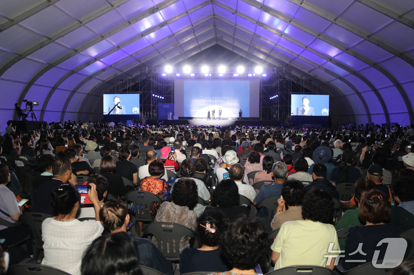 본문 이미지 - 4일 오후 충북 제천비행장에서 열린 21회 제천국제음악영화제(JIMFF) 개막식. 2025.9.4//뉴스1 손도언 기자