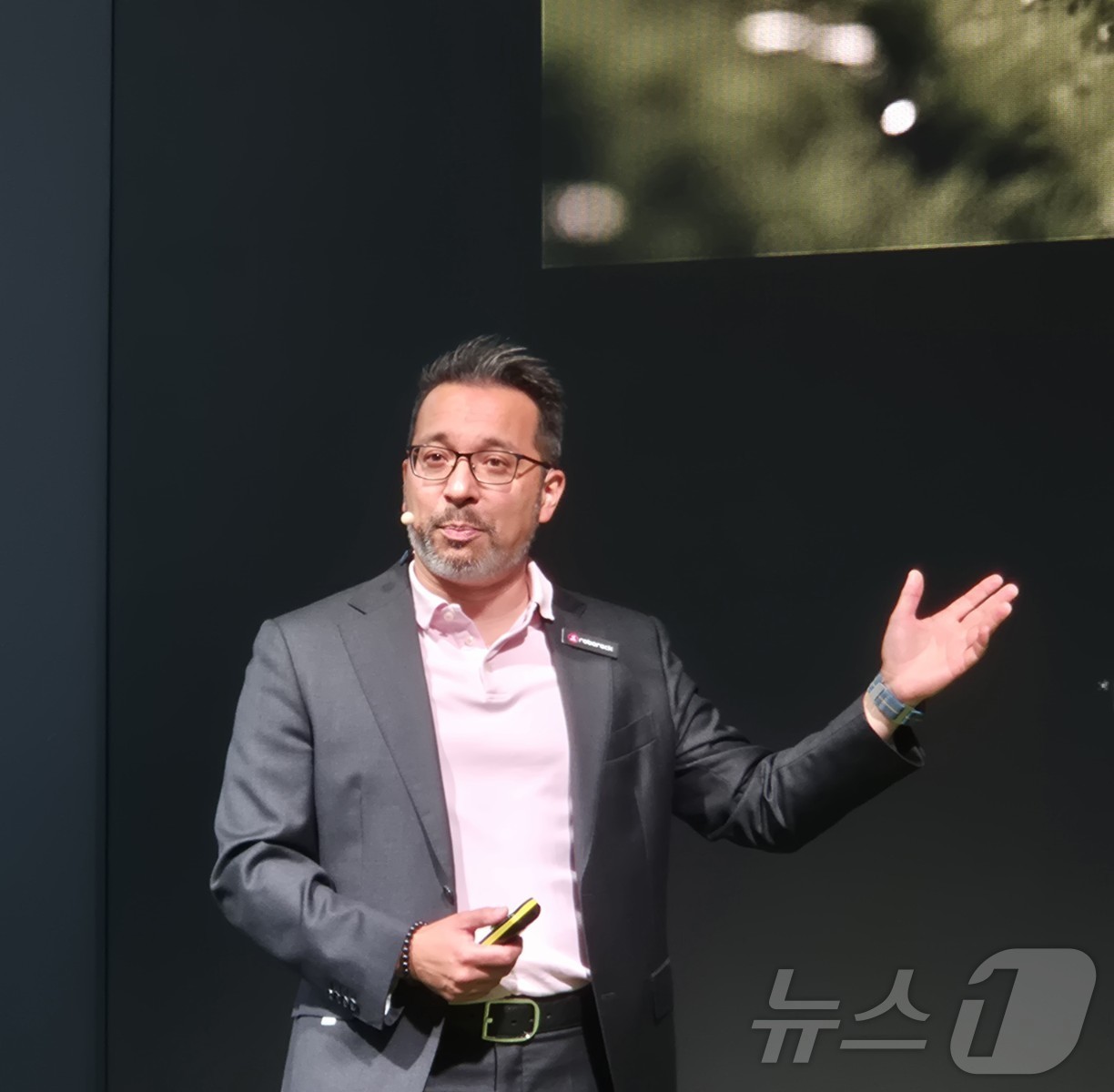 (베를린(독일)=뉴스1) 최동현 기자 = 카이 에릭 찬트케(KAI ERIC ZANTKE) 로보락 독일 커뮤니케이션 총괄이 4일(현지시각) IFA2025가 열린 독일 메세 베를린 로 …