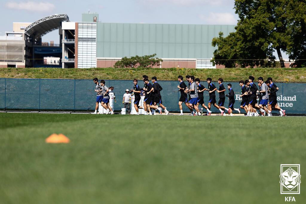 본문 이미지 - 대한민국 축구 대표팀 선수들이 4일&#40;현지시간&#41; 미국 뉴욕 아이칸 스타디움에서 훈련을 하고 있다. &#40;대한축구협회 제공. 재판매 및 DB 금지&#41; 2025.9.5/뉴스1