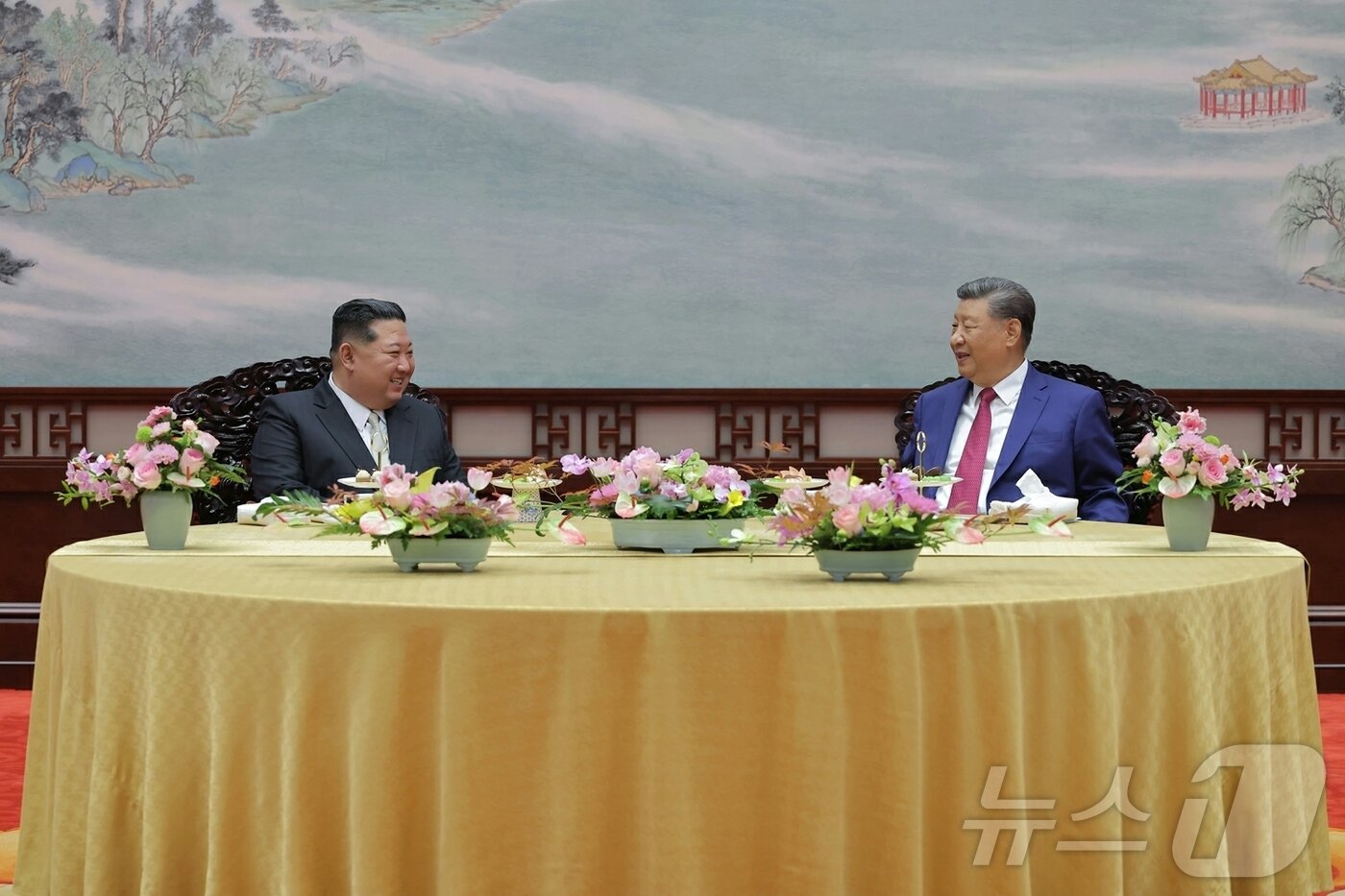 Kim Jong Un, General Secretary of the Workers&#39; Party of Korea, and Xi Jinping, President of the People&#39;s Republic of China / Rodong Sinmun