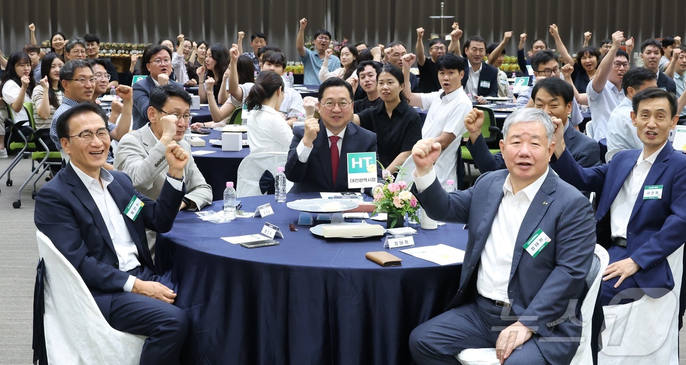 (대전=뉴스1) 이동원 기자 = 대전시는 지난 4일 세종시에서 중앙부처에 근무하는 대전 출신 향우공무원 초청해 ‘2025 중앙부처 향우공무원 초청 네트워킹데이’를 열었다. 이 자리 …