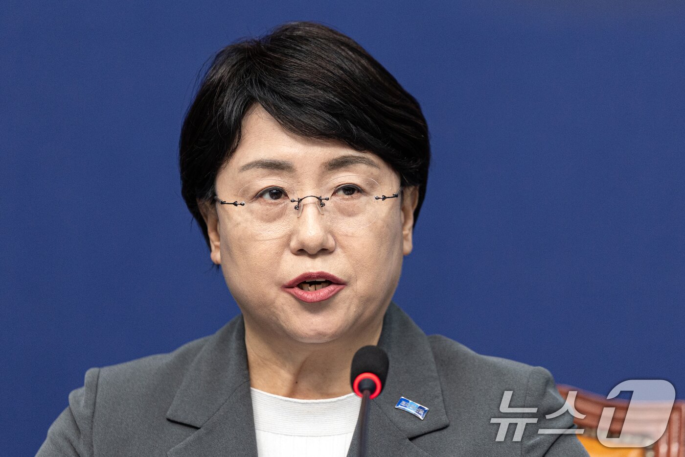 본문 이미지 - 김선민 조국혁신당 대표 권한대행이 5일 서울 여의도 국회에서 열린 지도부 기자간담회에 참석해 당내 성비위 및 직장 내 괴롭힘 사건과 관련해 발언하고 있다. 2025.9.5/뉴스1 ⓒ News1 이승배 기자