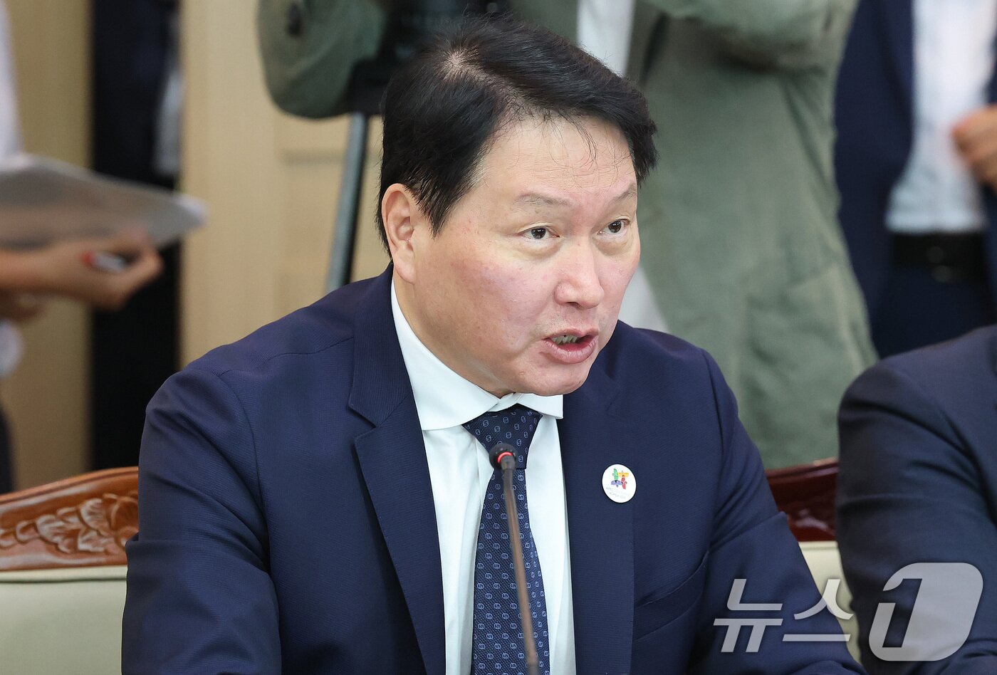 본문 이미지 - 최태원 대한상공회의소 회장이 5일 서울 종로구 정부서울청사에서 열린 2025년 APEC 정상회의 제8차 준비위원회 회의에서 발언을 하고 있다. 2025.9.5/뉴스1 ⓒ News1 임세영 기자