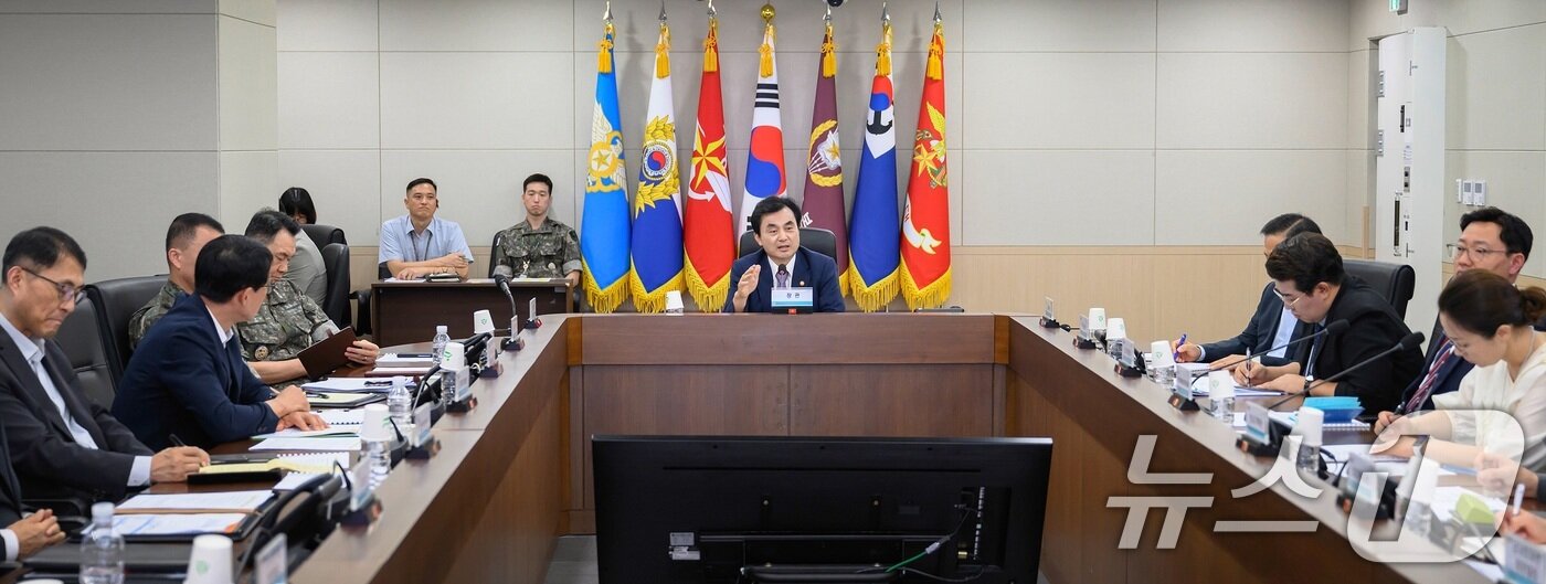 본문 이미지 - 안규백 국방부장관이 5일 서울 용산구 국방부 지휘부회의실에서 군기강 확립 주요지휘관회의를 주관하고 있다. &#40;국방부 제공. 재판매 및 DB 금지&#41; 2025.9.5/뉴스1