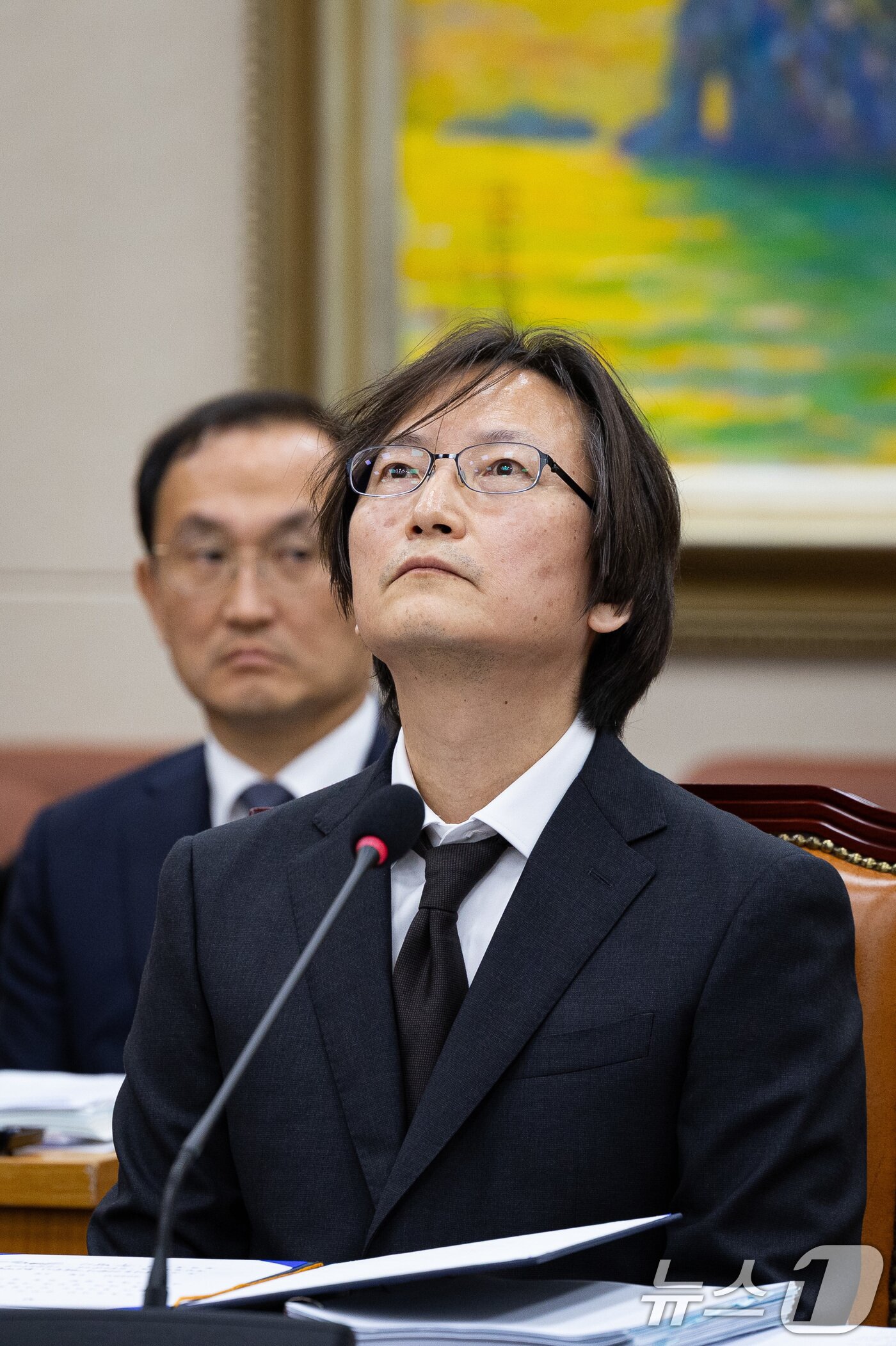 본문 이미지 - 주병기 공정거래위원장 후보자가 5일 서울 여의도 국회에서 열린 인사청문회에 출석해 허공을 바라보고 있다. 2025.9.5/뉴스1 ⓒ News1 유승관 기자