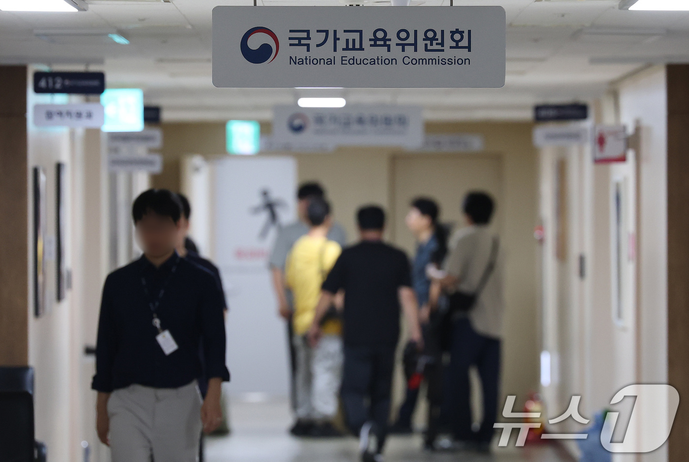 (서울=뉴스1) 임세영 기자 = 김건희 여사의 각종 의혹을 수사하는 민중기 특별검사팀이 5일 이배용 전 국가교육위원장의 귀금속 공여 의혹 사건 관련해 서울 종로구 정부서울청사 내 …