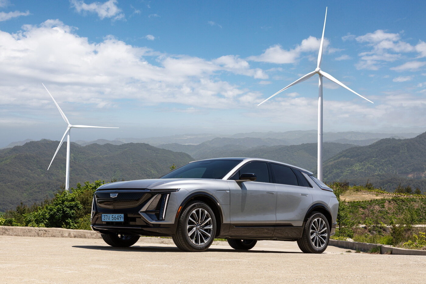 본문 이미지 - 캐딜락 준대형 전기 스포츠유틸리티차(SUV) '리릭'(캐딜락코리아 제공).