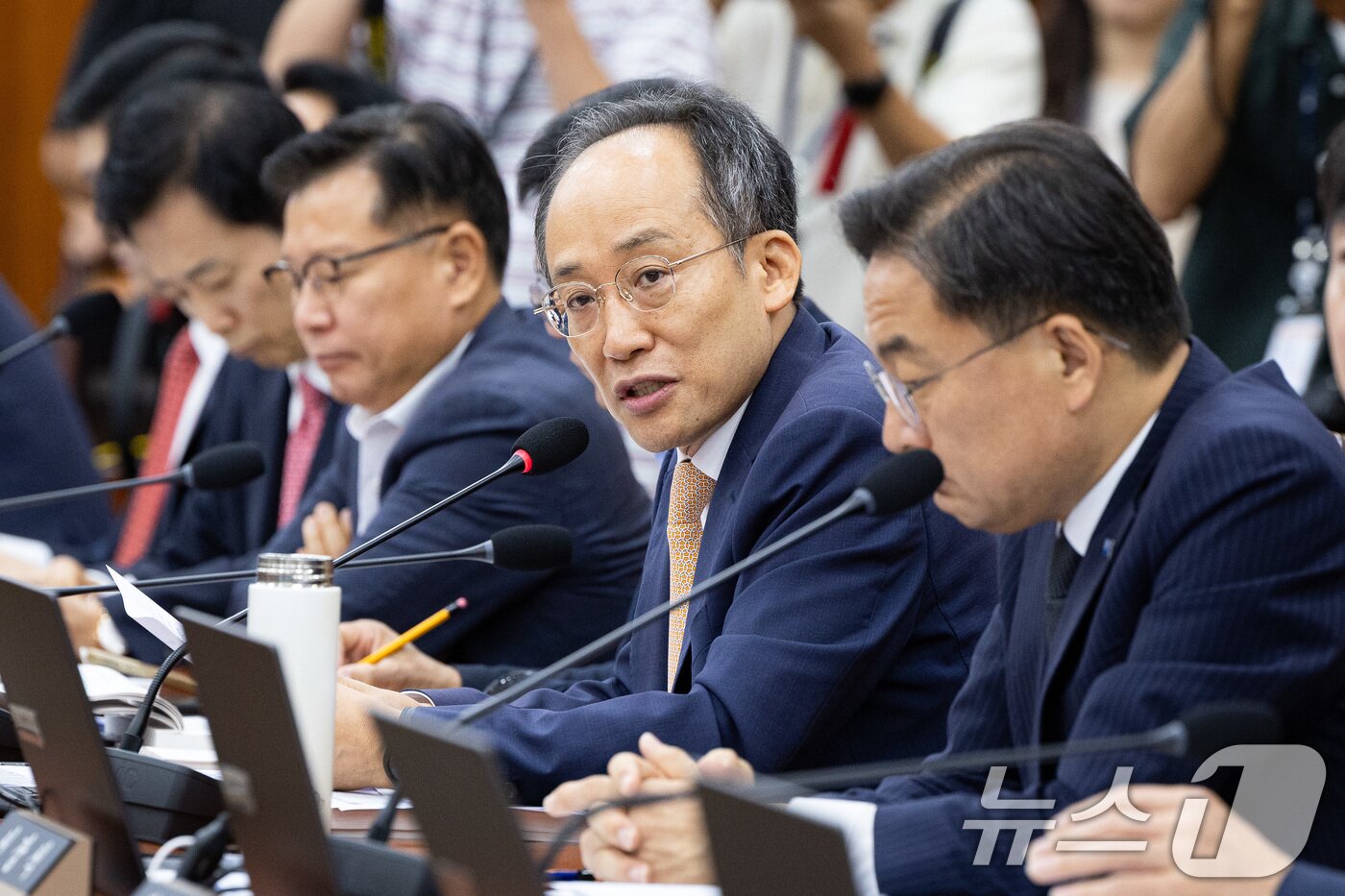 본문 이미지 - 추경호 국민의힘 의원이 5일 서울 여의도 국회에서 열린 국회 정무위원회의 주병기 공정거래위원장 후보자 인사청문회에서 질의하고 있다. ⓒ News1 유승관 기자