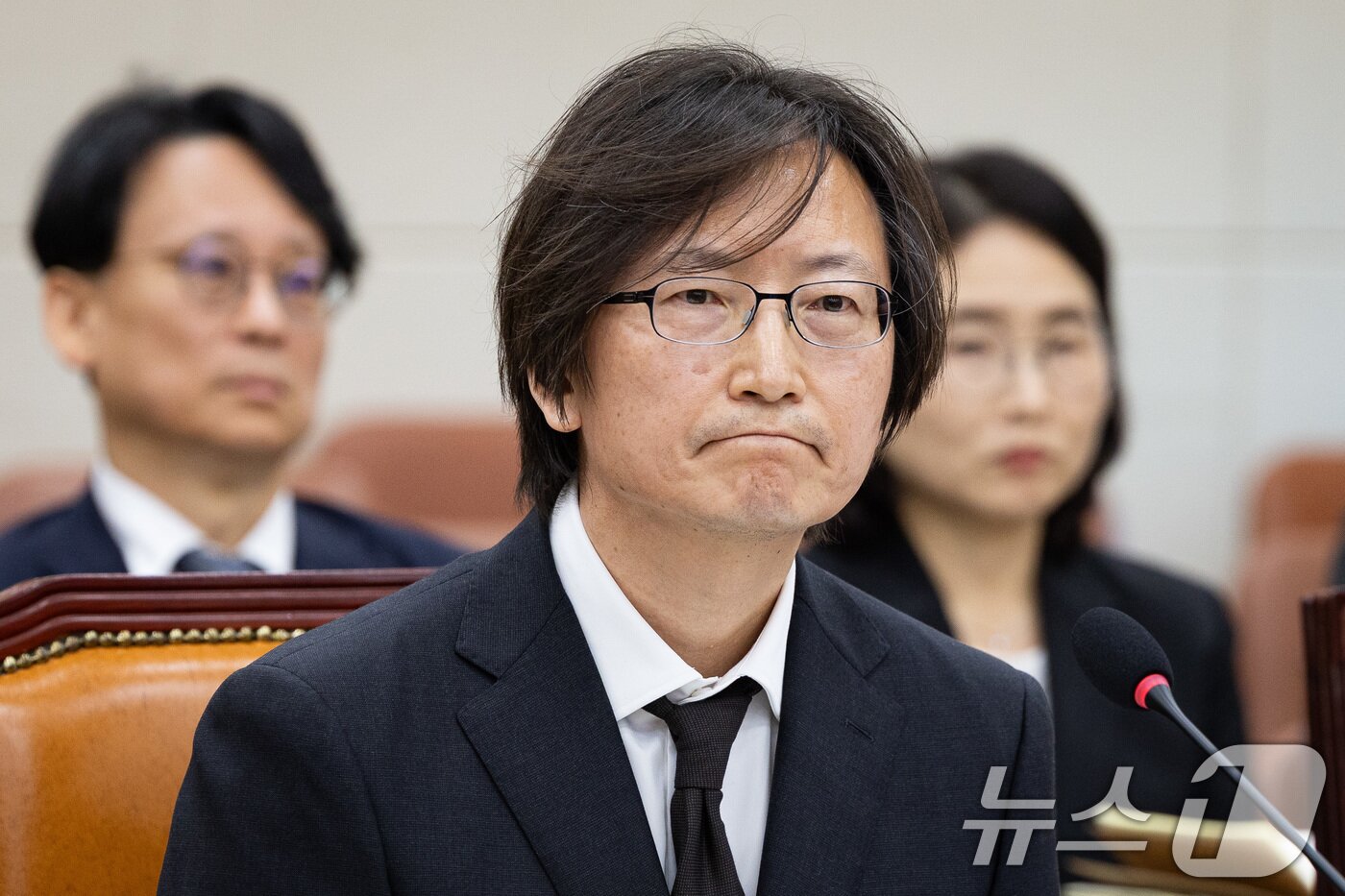 본문 이미지 - 주병기 공정거래위원장 후보자가 5일 서울 여의도 국회에서 열린 인사청문회에 출석해 굳은 표정으로 의원 질의를 경청하고 있다. ⓒ News1 유승관 기자