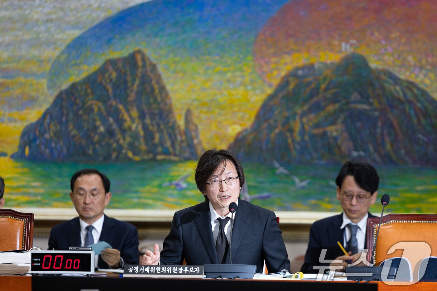 본문 이미지 - 주병기 공정거래위원장 후보자가 5일 서울 여의도 국회에서 열린 인사청문회에 출석해 의원 질의에 답하고 있다. ⓒ News1 유승관 기자