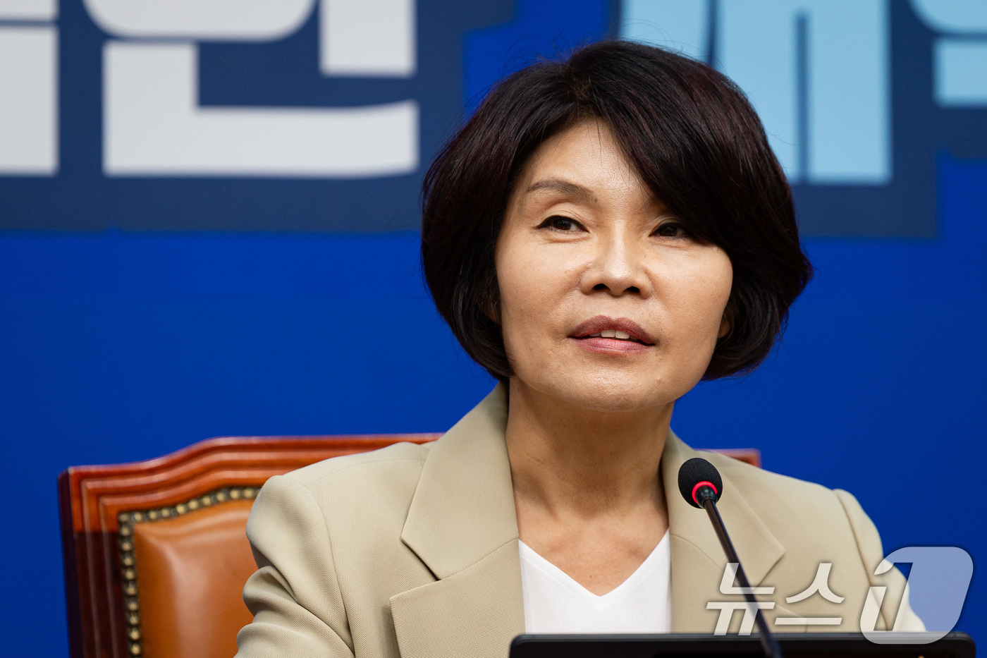 (서울=뉴스1) 유승관 기자 = 한정애 더불어민주당 정책위의장이 5일 서울 여의도 국회에서 정례 기자간담회를 하고 있다. 2025.9.5/뉴스1