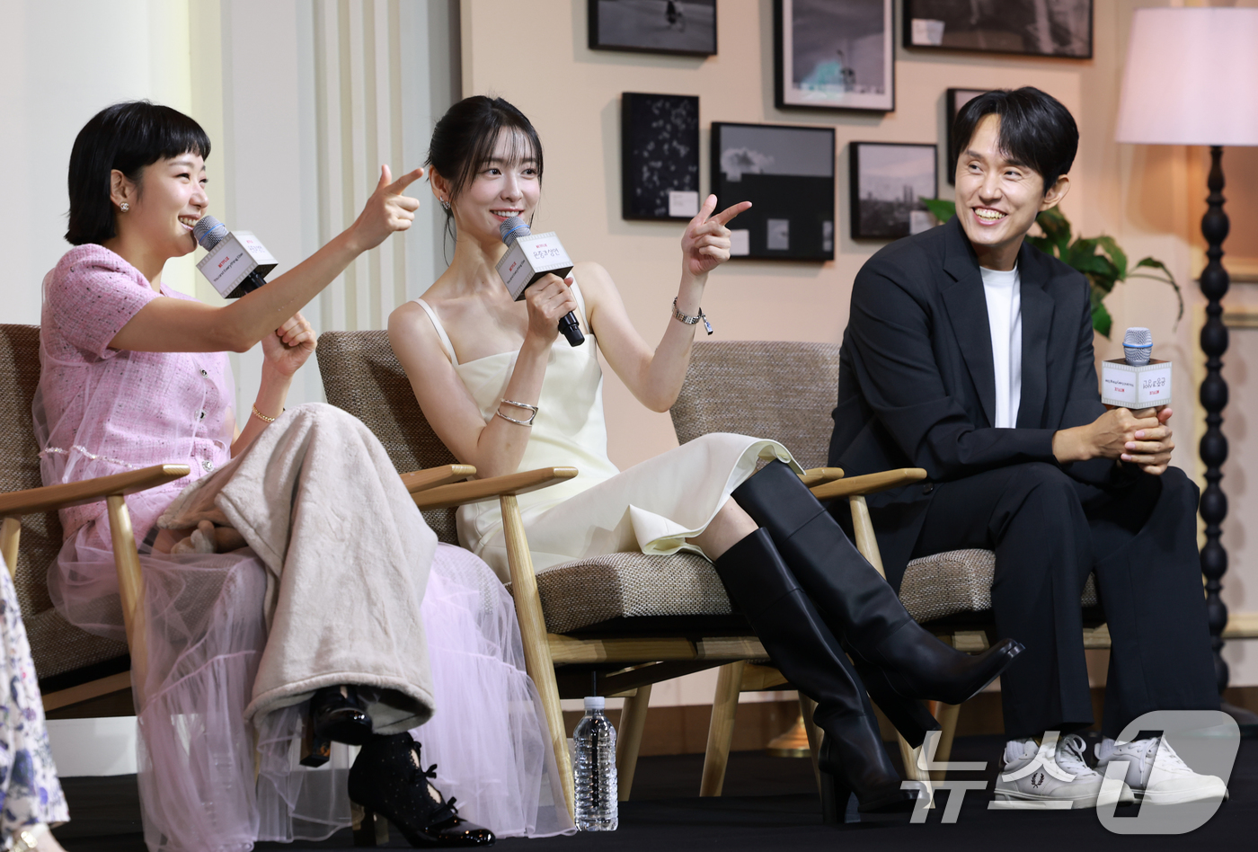 (서울=뉴스1) 권현진 기자 = 배우 김고은(왼쪽부터)과 박지현, 조영민 감독이 5일 서울 중구 앰배서더 서울 풀만 호텔에서 열린 넷플릭스 시리즈 '은중과 상연' 제작발표회에 참석 …