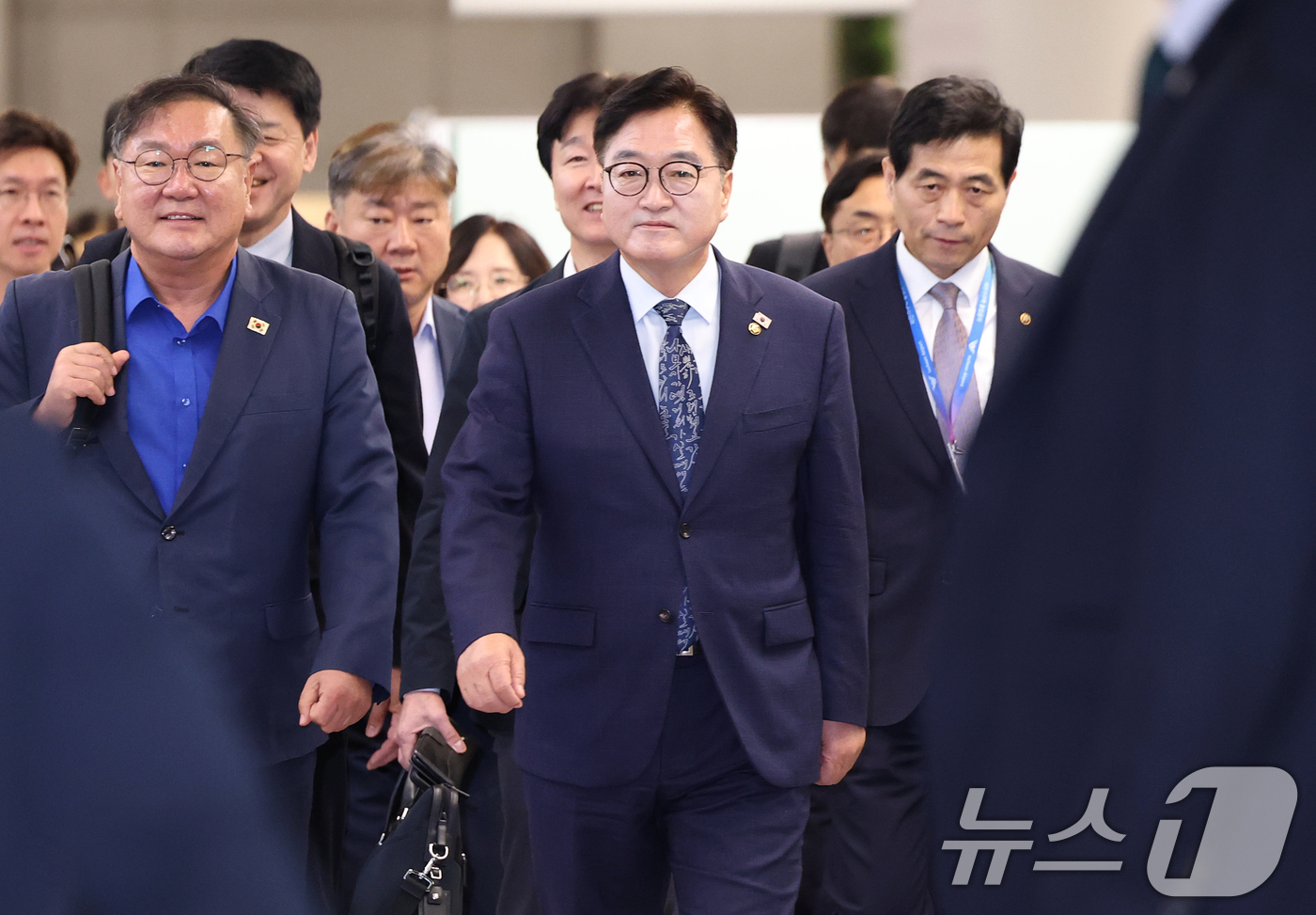 (인천공항=뉴스1) 오대일 기자 = 3박 4일간의 중국 전승절 행사 참석 일정을 마친 우원식 국회의장이 5일 인천공항을 통해 귀국하고 있다.우 의장은 이번 방중을 통해 한중간 전략 …