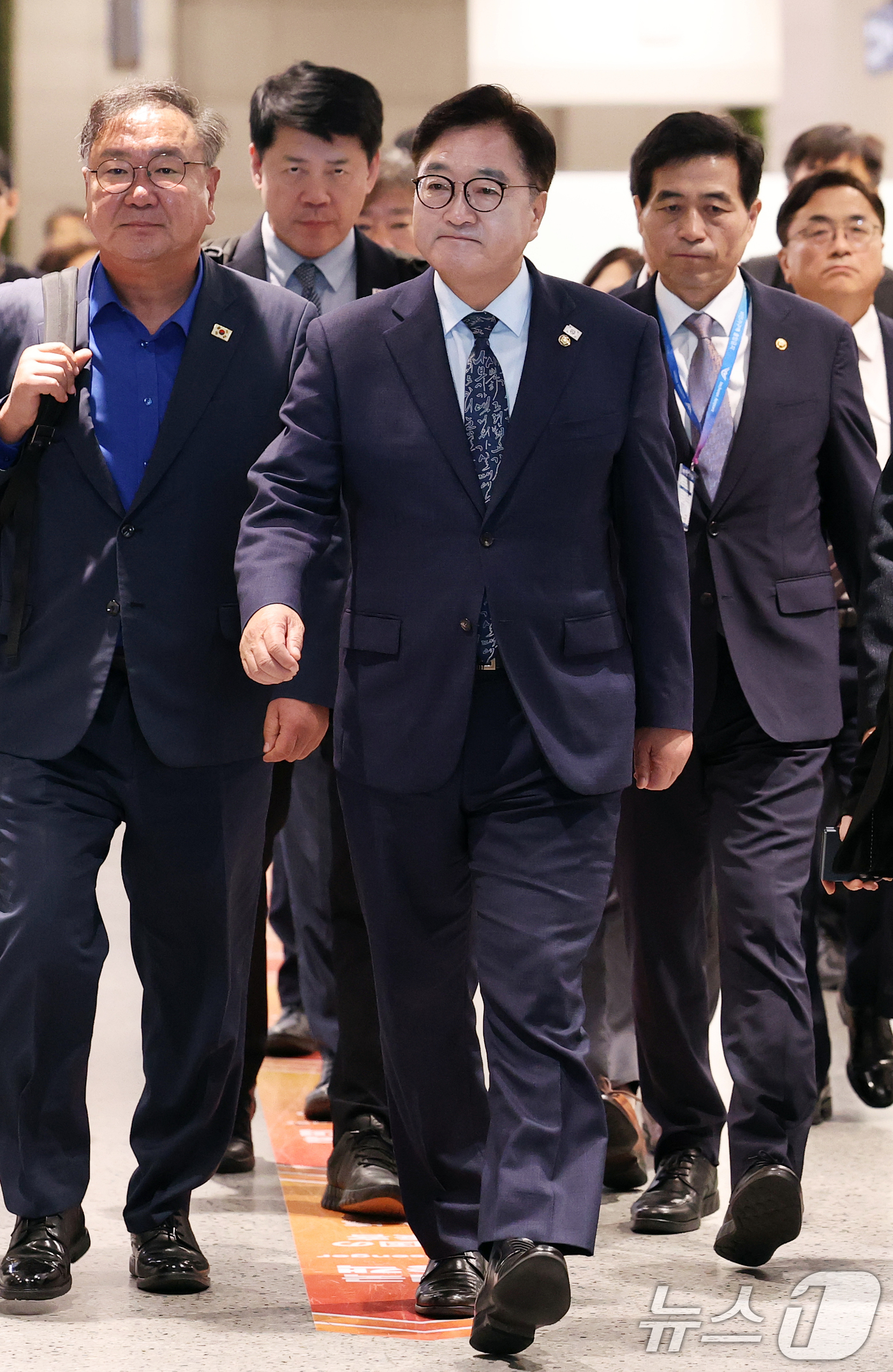 (인천공항=뉴스1) 오대일 기자 = 3박 4일간의 중국 전승절 행사 참석 일정을 마친 우원식 국회의장이 5일 인천공항을 통해 귀국하고 있다.우 의장은 이번 방중을 통해 한중간 전략 …