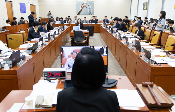 방통위 개편 놓고 "이진숙 추방법" vs "정상화 시급"