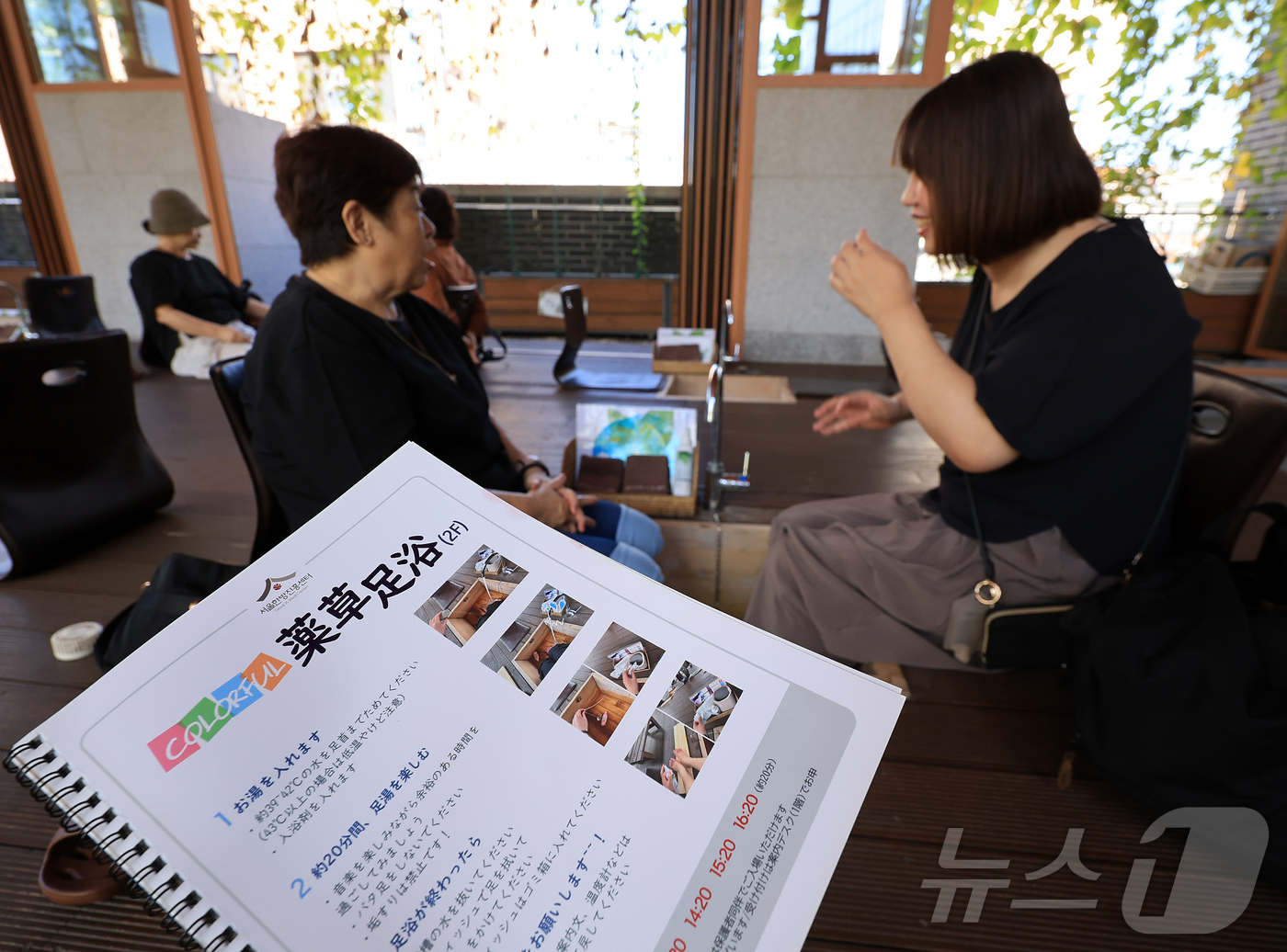 (서울=뉴스1) 김진환 기자 = 지난해 서울을 찾은 외국인 관광객 중 약 100만 명이 서울 시내 피부과나 성형외과 등 병원을 찾은 것으로 집계됐다.이들이 한 해 동안 결제한 의료 …