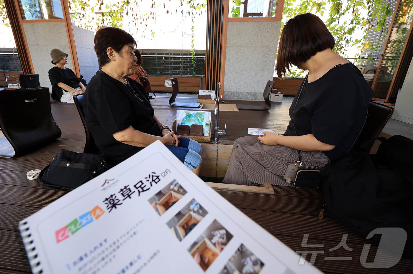 (서울=뉴스1) 김진환 기자 = 지난해 서울을 찾은 외국인 관광객 중 약 100만 명이 서울 시내 피부과나 성형외과 등 병원을 찾은 것으로 집계됐다.이들이 한 해 동안 결제한 의료 …