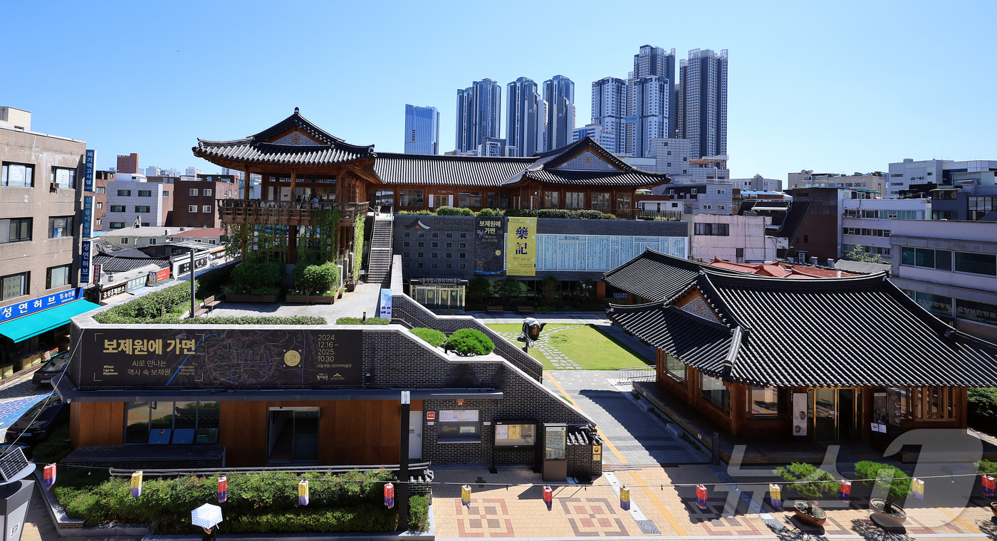 (서울=뉴스1) 김진환 기자 = 지난해 서울을 찾은 외국인 관광객 중 약 100만 명이 서울 시내 피부과나 성형외과 등 병원을 찾은 것으로 집계됐다.이들이 한 해 동안 결제한 의료 …