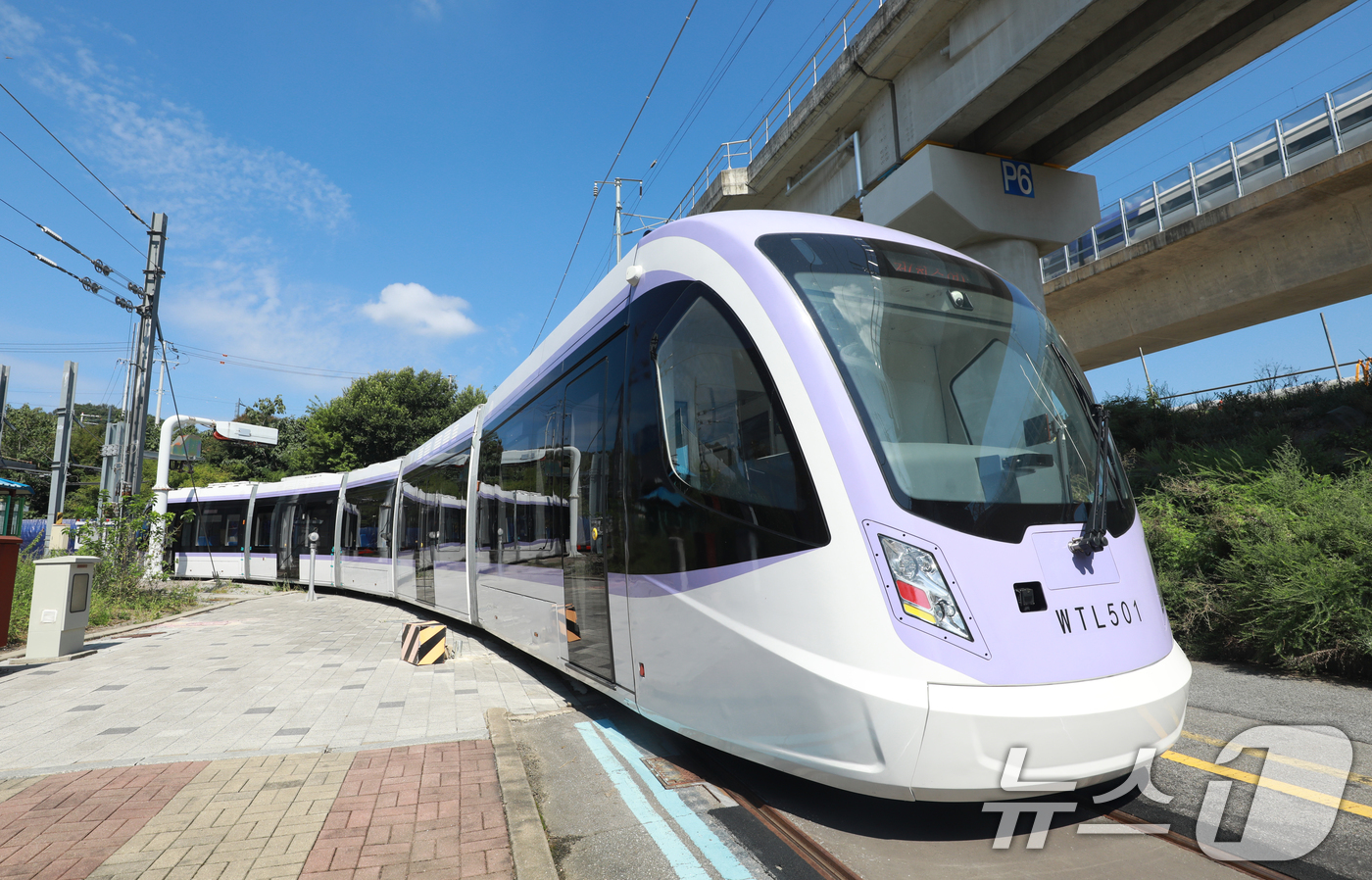 (청주=뉴스1) 김용빈 기자 = 5일 오전 충북 청주시 오송읍 한국철도기술연구원 오송분원에서 서울시 위례선 트램 차량 예비주행 시험이 이뤄지고 있다. 위례선은 서울 지하철 5호선 …