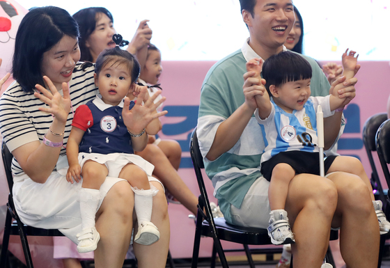"붉은말띠맘 모셔요"…아기 가입할 고금리 저축 상품 어디?