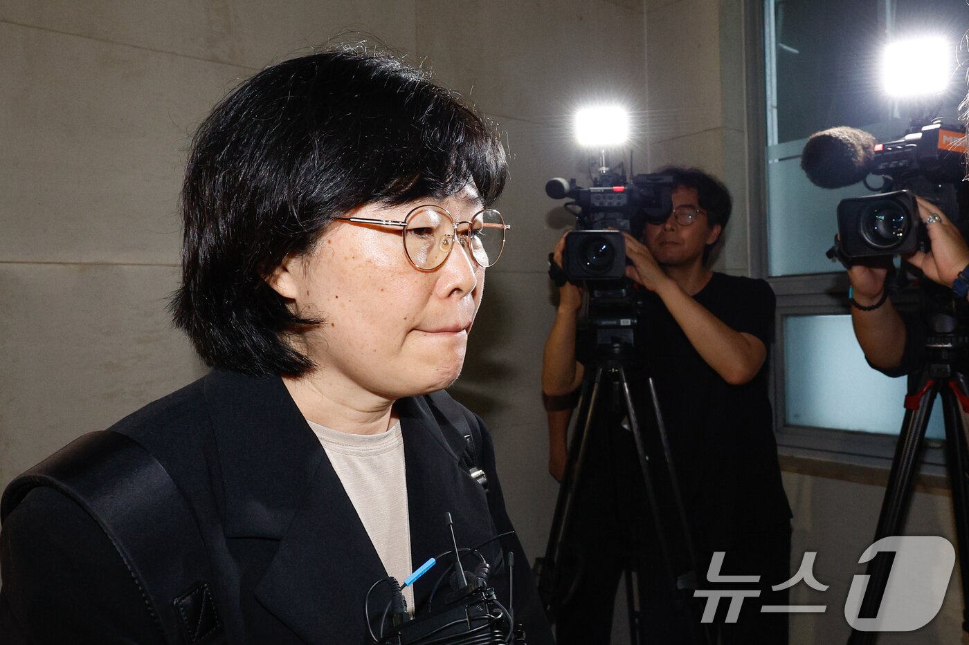 본문 이미지 - 유재은 전 국방부 법무관리관이 5일 오후 서울 서초구 순직해병특검팀 사무실에서 채해병 순직 사건 외압에 관여했다는 의혹과 관련 피의자 신분으로 5차 조사를 받기 위해 출석하고 있다. 2025.9.5/뉴스1 ⓒ News1 안은나 기자