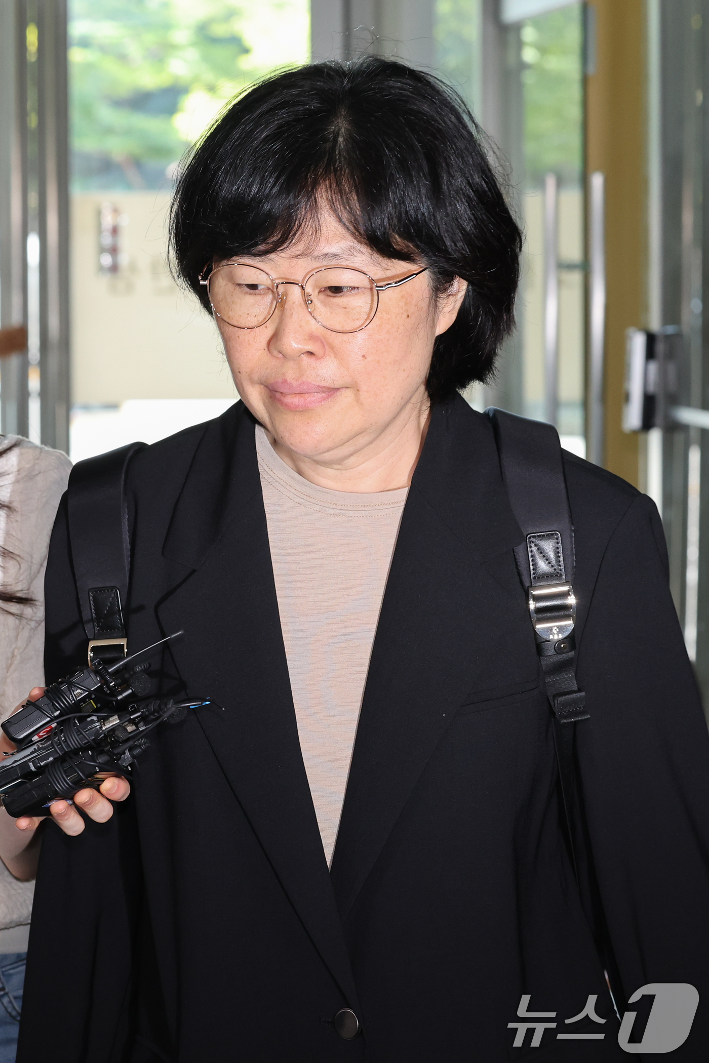 (서울=뉴스1) 안은나 기자 = 유재은 전 국방부 법무관리관이 5일 오후 서울 서초구 순직해병특검팀 사무실에서 채해병 순직 사건 외압에 관여했다는 의혹과 관련 피의자 신분으로 5차 …