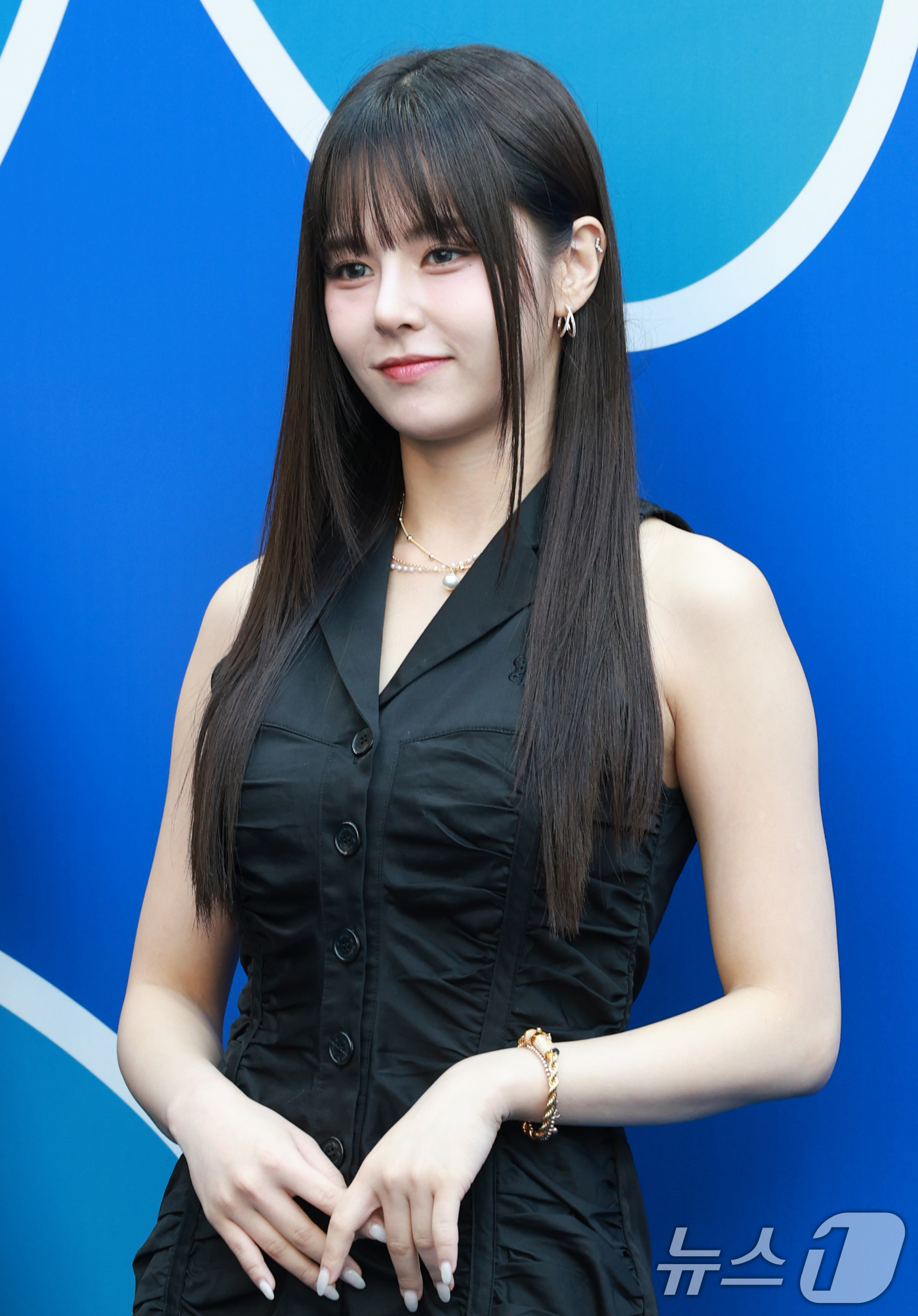 (서울=뉴스1) 권현진 기자 = 에버글로우 이유가 5일 서울 중구 동대문디자인플라자(DDP)에서 열린 2026 S/S서울패션위크 페노메논시퍼 컬렉션에 참석해 포즈를 취하고 있다. …