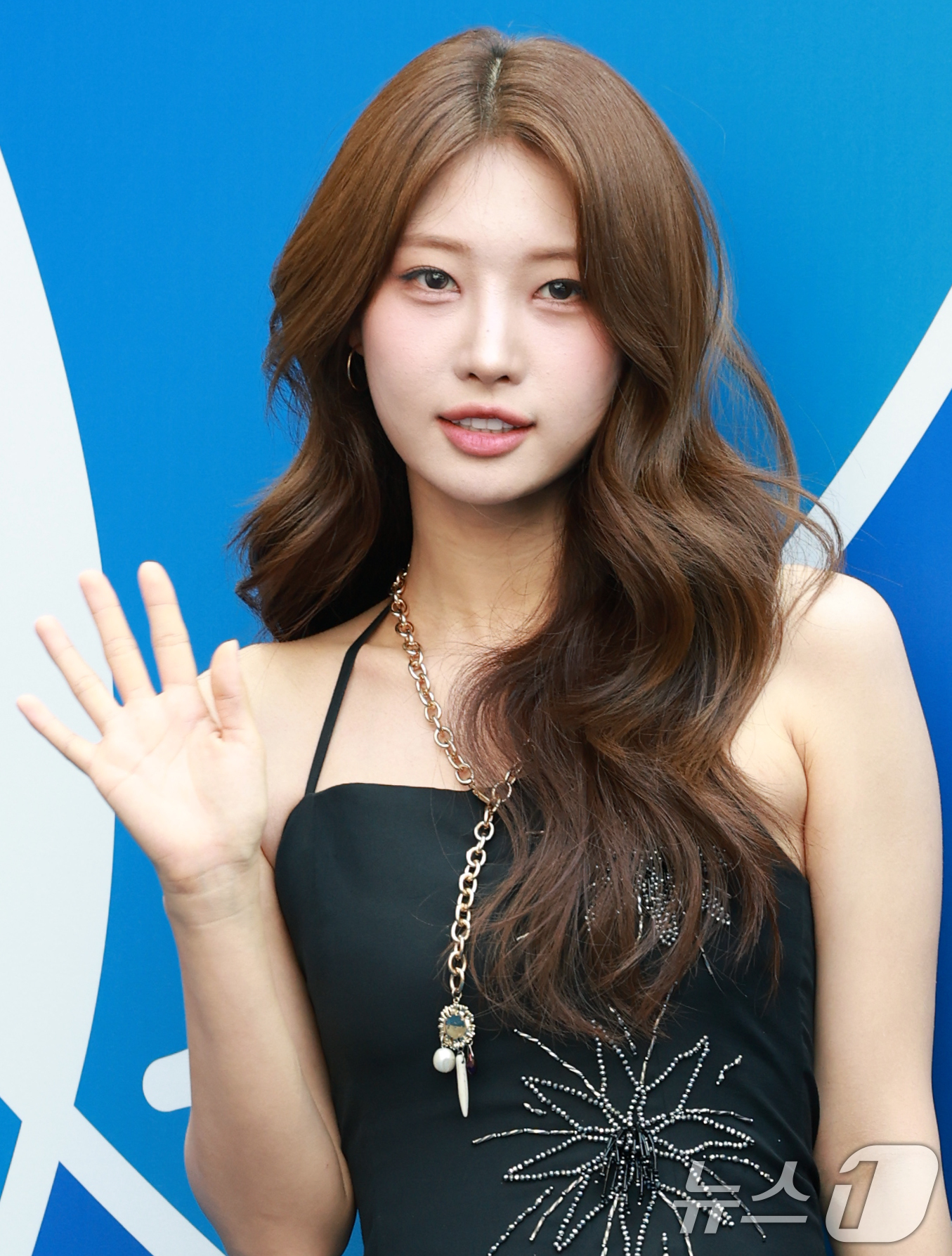 (서울=뉴스1) 권현진 기자 = 에버글로우 시현이 5일 서울 중구 동대문디자인플라자(DDP)에서 열린 2026 S/S서울패션위크 페노메논시퍼 컬렉션에 참석해 포즈를 취하고 있다. …