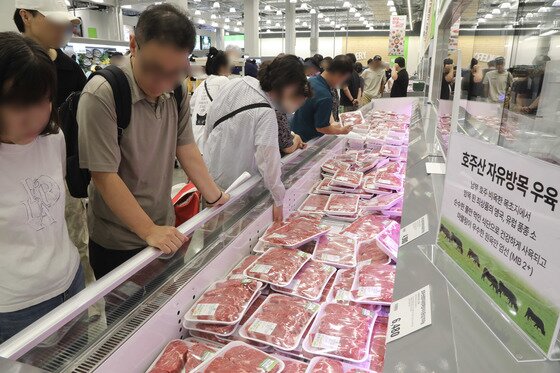 본문 이미지 - 5일 트레이더스 구월점에서 고객들이 신선식품을 구매하고 있다. &#40;이마트 제공. 재판매 및 DB 금지&#41; 2025.9.5/뉴스1
