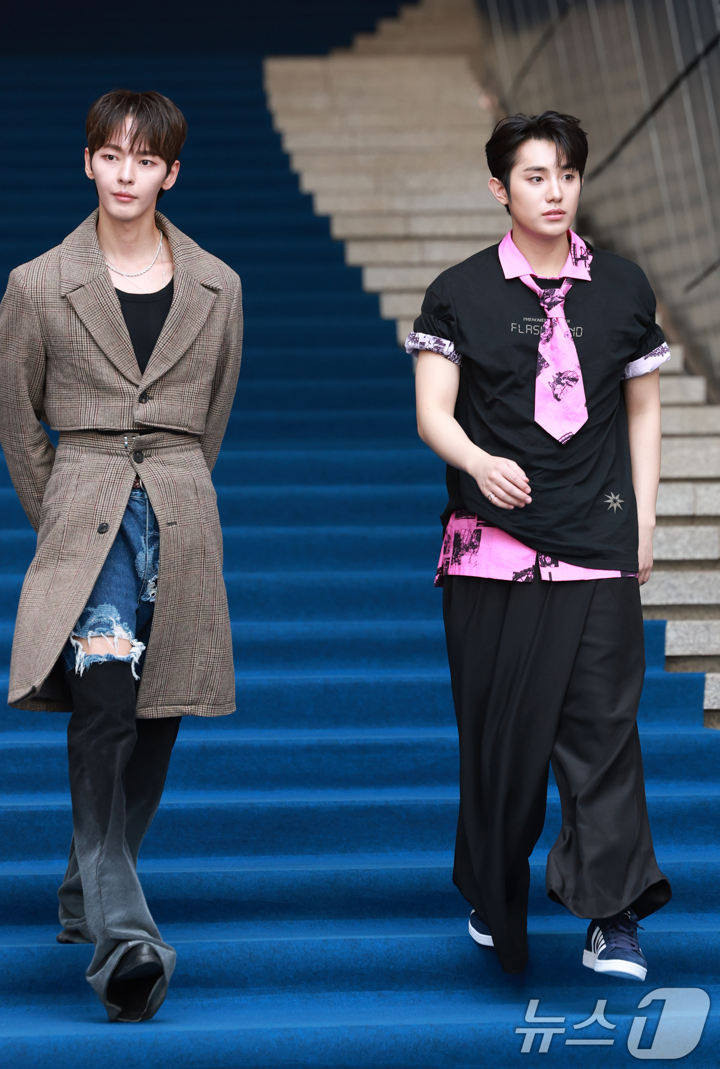 (서울=뉴스1) 권현진 기자 = 온리온오브 밀과 규빈이 5일 서울 중구 동대문디자인플라자(DDP)에서 열린 2026 S/S서울패션위크 페노메논시퍼 컬렉션에 참석하고 있다. 2025 …