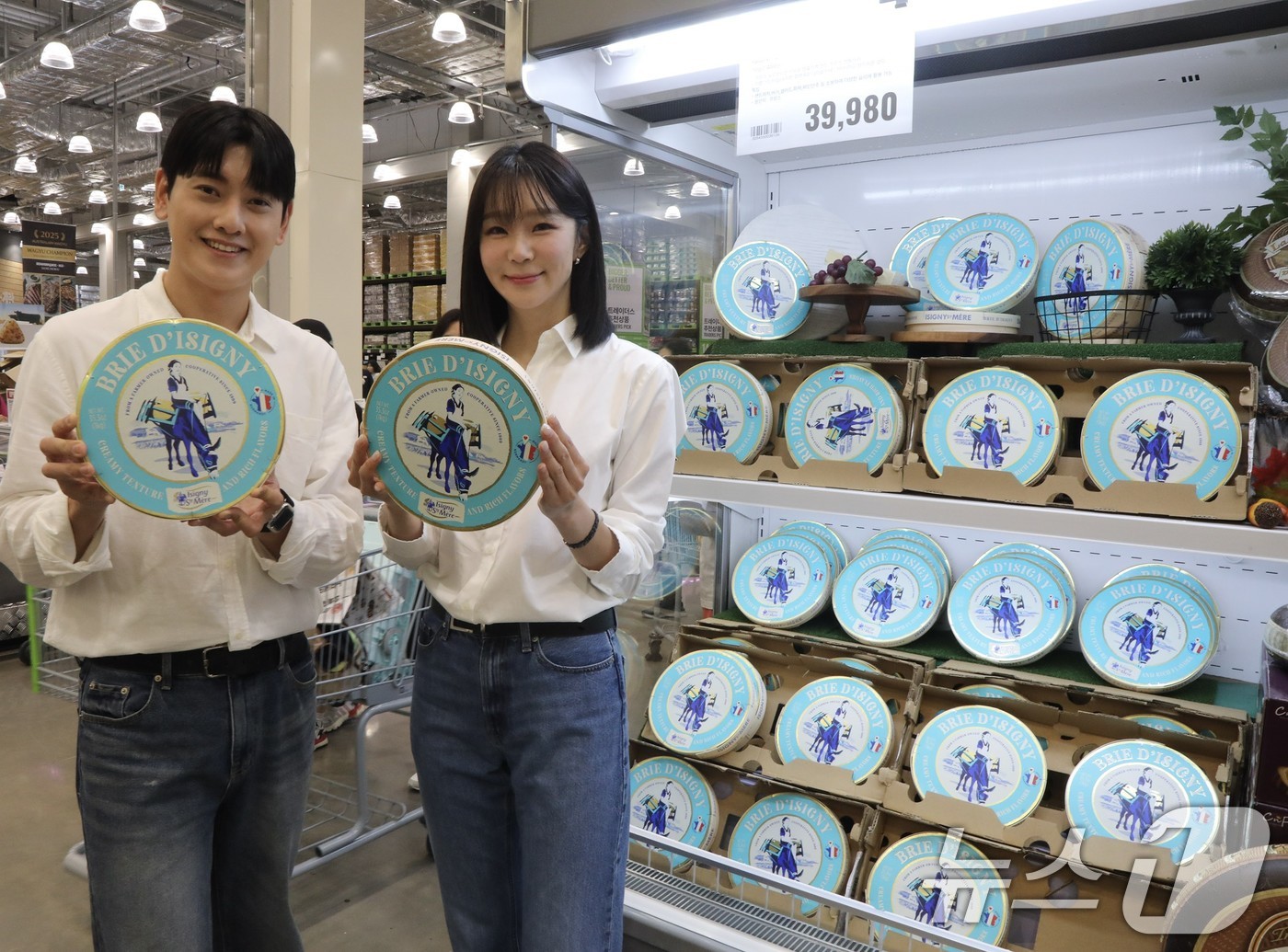 (서울=뉴스1) = 트레이더스 홀 세일 클럽(트레이더스)이 5일 인천 남동구 구월동에 24번째 트레이더스 매장이자 최대 규모의 트레이더스 구월점을 오픈했다고 밝혔다.모델들이 5일 …