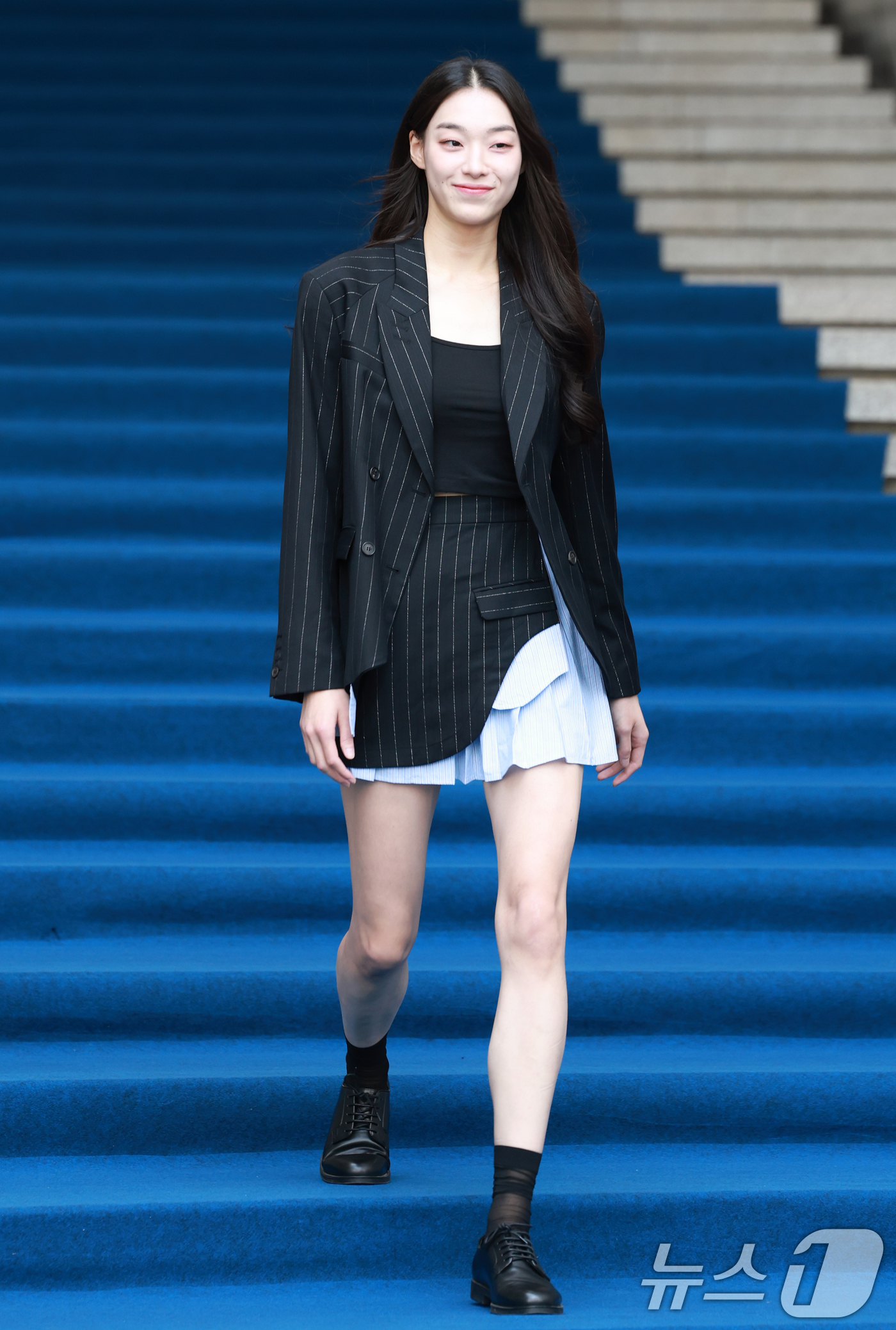 (서울=뉴스1) 권현진 기자 = 모델 김설희가 5일 서울 중구 동대문디자인플라자(DDP)에서 열린 2026 S/S서울패션위크 페노메논시퍼 컬렉션에 참석하고 있다. 2025.9.5/ …