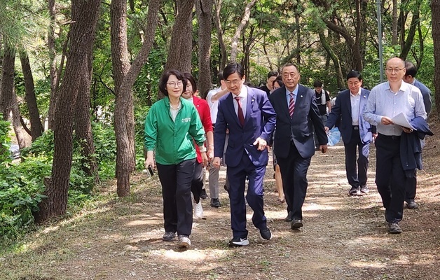 이미라 산림청 차장, 부산 동매산 유아숲체험원 및 도시숲 조성 사업지 찾아