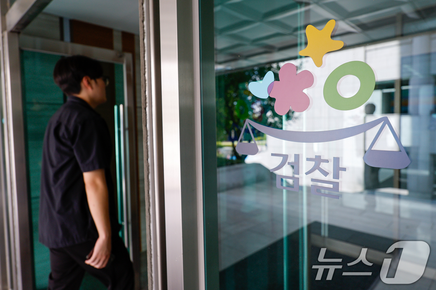 (서울=뉴스1) 안은나 기자 = 12·3 비상계엄 사태 직후 검찰이 나흘 만에 특수활동비 3억여 원을 집행했다는 주장이 제기되자 정성호 법무장관이 "검찰을 동원하려 했다면 국민을 …