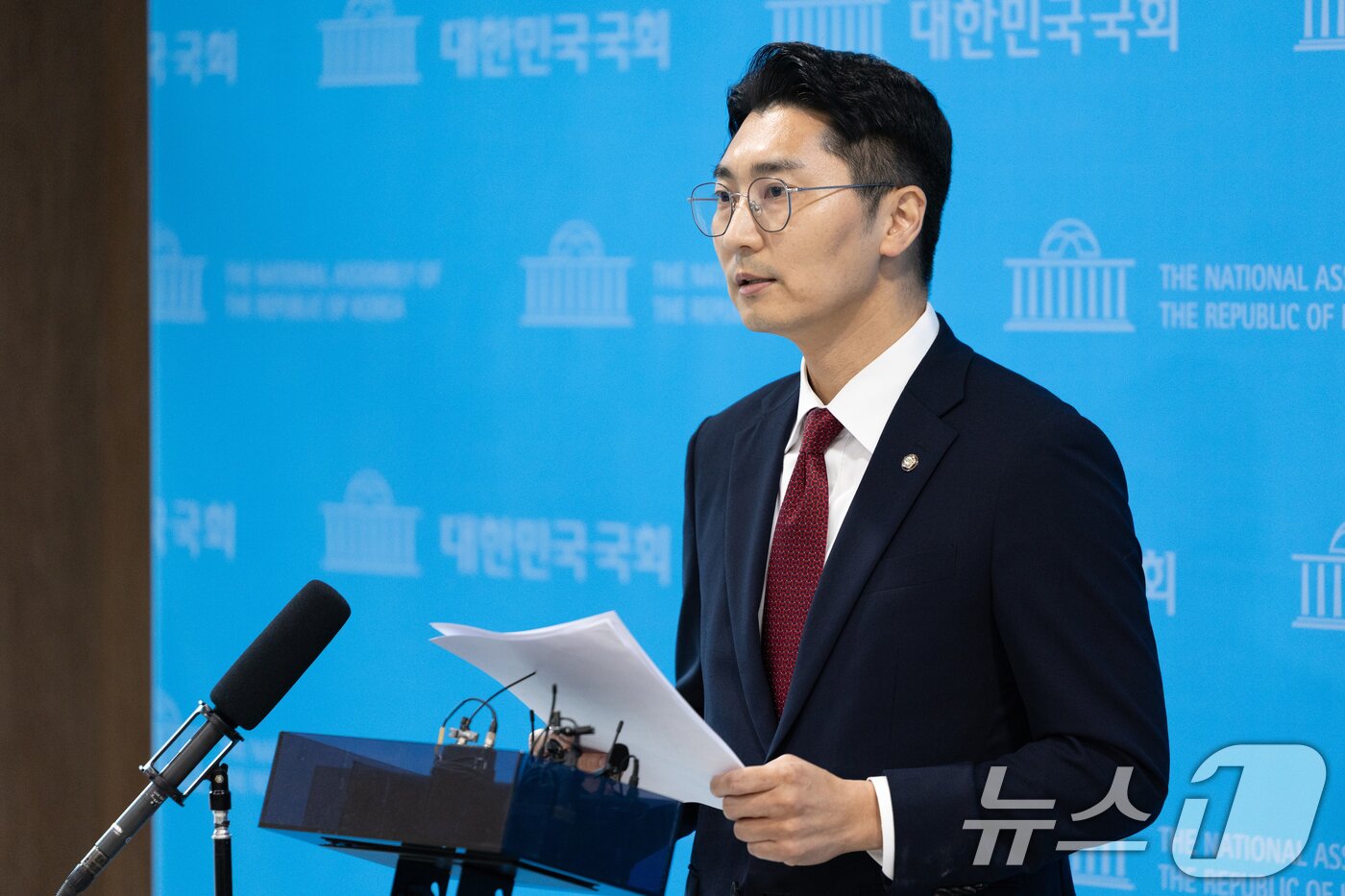 본문 이미지 - 박준태 국민의힘 당 대표 비서실장이 5일 서울 여의도 국회 소통관에서 여·야 대표와 대통령과의 회동에 관해 브리핑하고 있다. 2025.9.5/뉴스1 ⓒ News1 이승배 기자