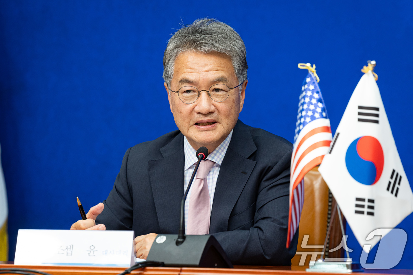 (서울=뉴스1) 유승관 기자 = 조셉 윤 주한미국대사대리가 5일 서울 여의도 국회에서 정청래 더불어민주당 대표와 만나 발언하고 있다. 2025.9.5/뉴스1