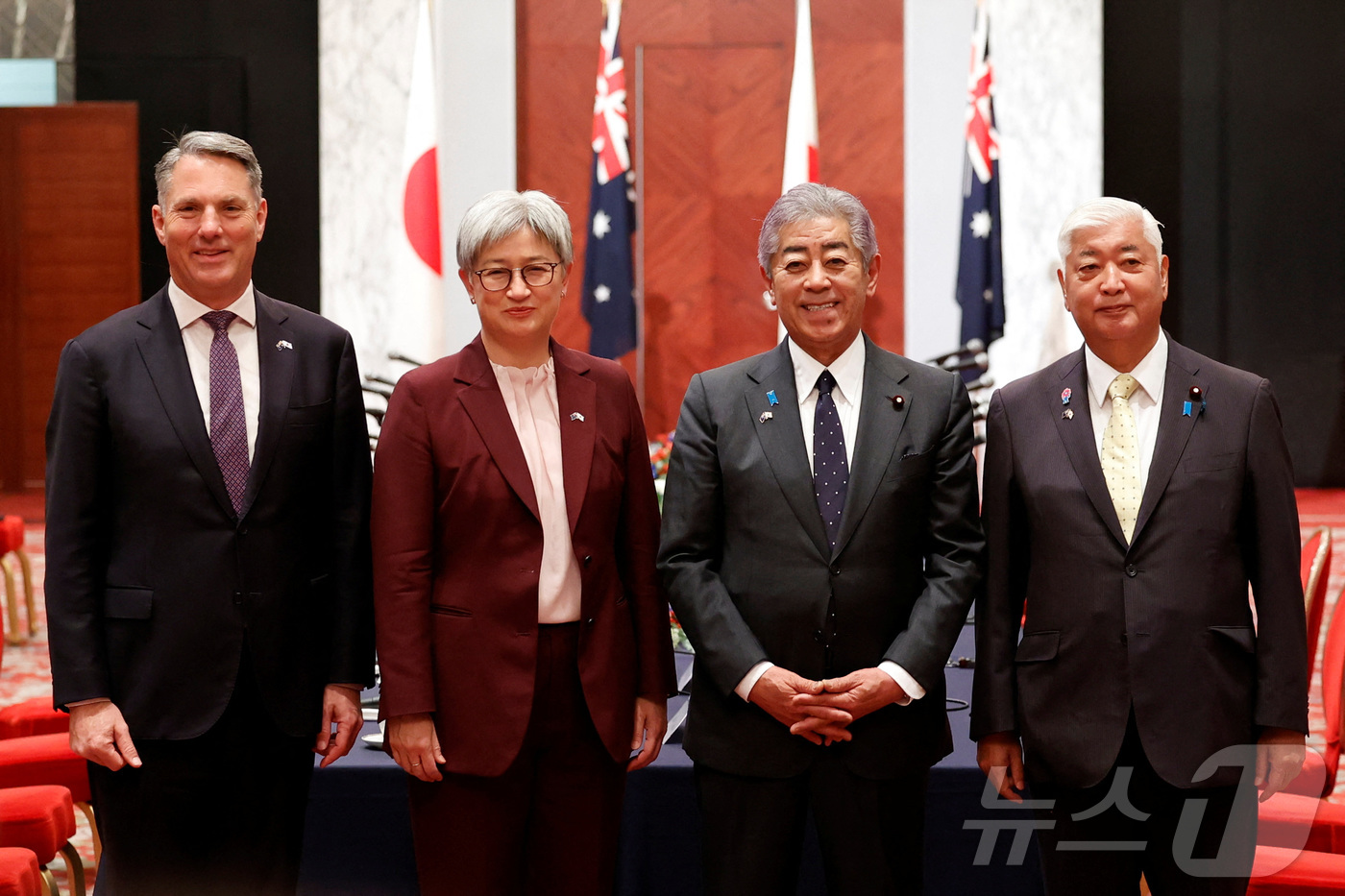 (도쿄 로이터=뉴스1) 김지완 기자 = 5일 (왼쪽부터) 리처드 말스 호주 국방장관, 페니 웡 호주 외교장관, 이와야 다케시 일본 외무상, 나카타니 겐 일본 방위상이 도쿄에서 일본 …